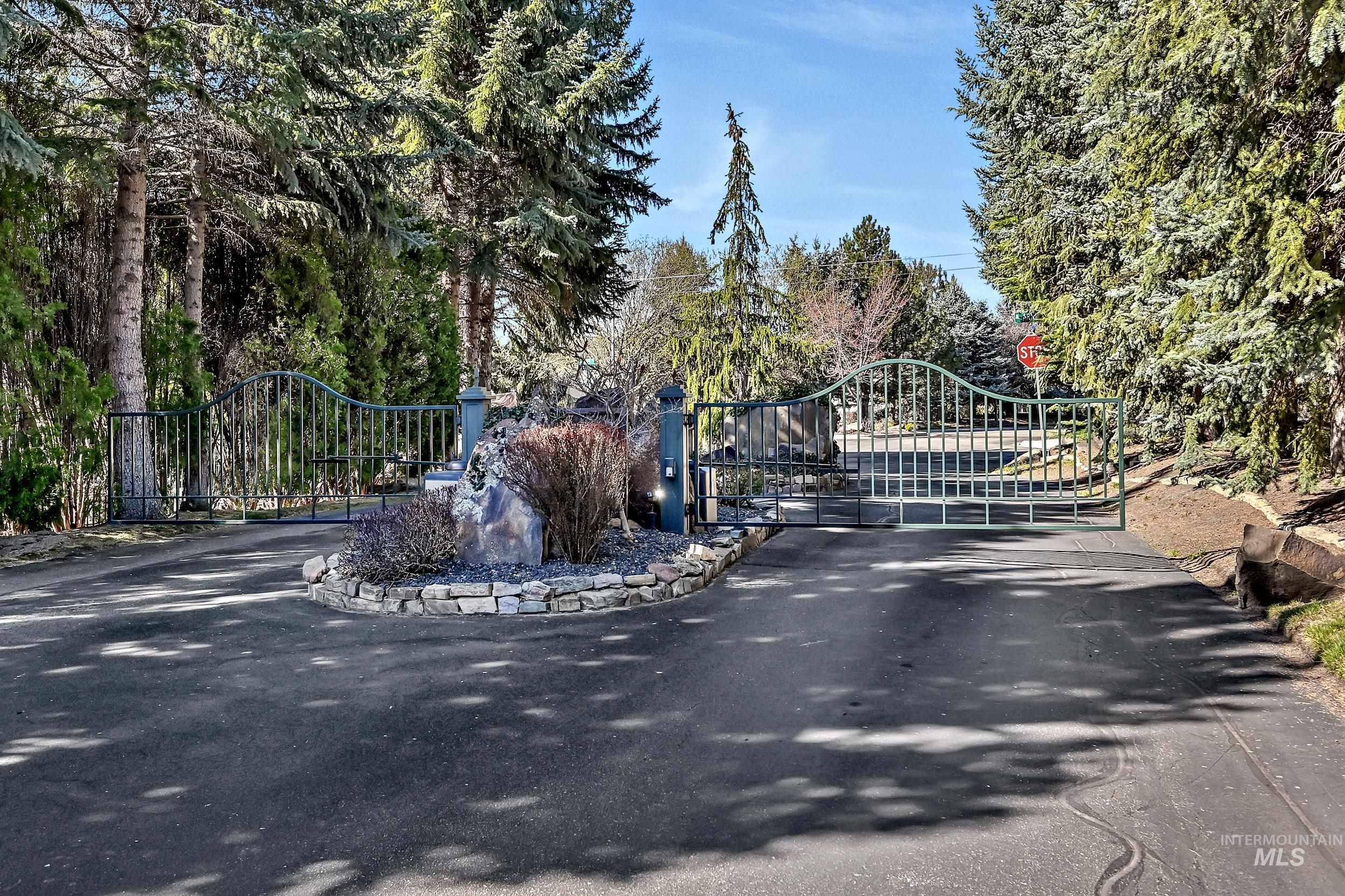 6029 N Taylor Creek, Boise, Idaho 83714, 3 Bedrooms, 2 Bathrooms, Residential For Sale, Price $599,900, 98978746