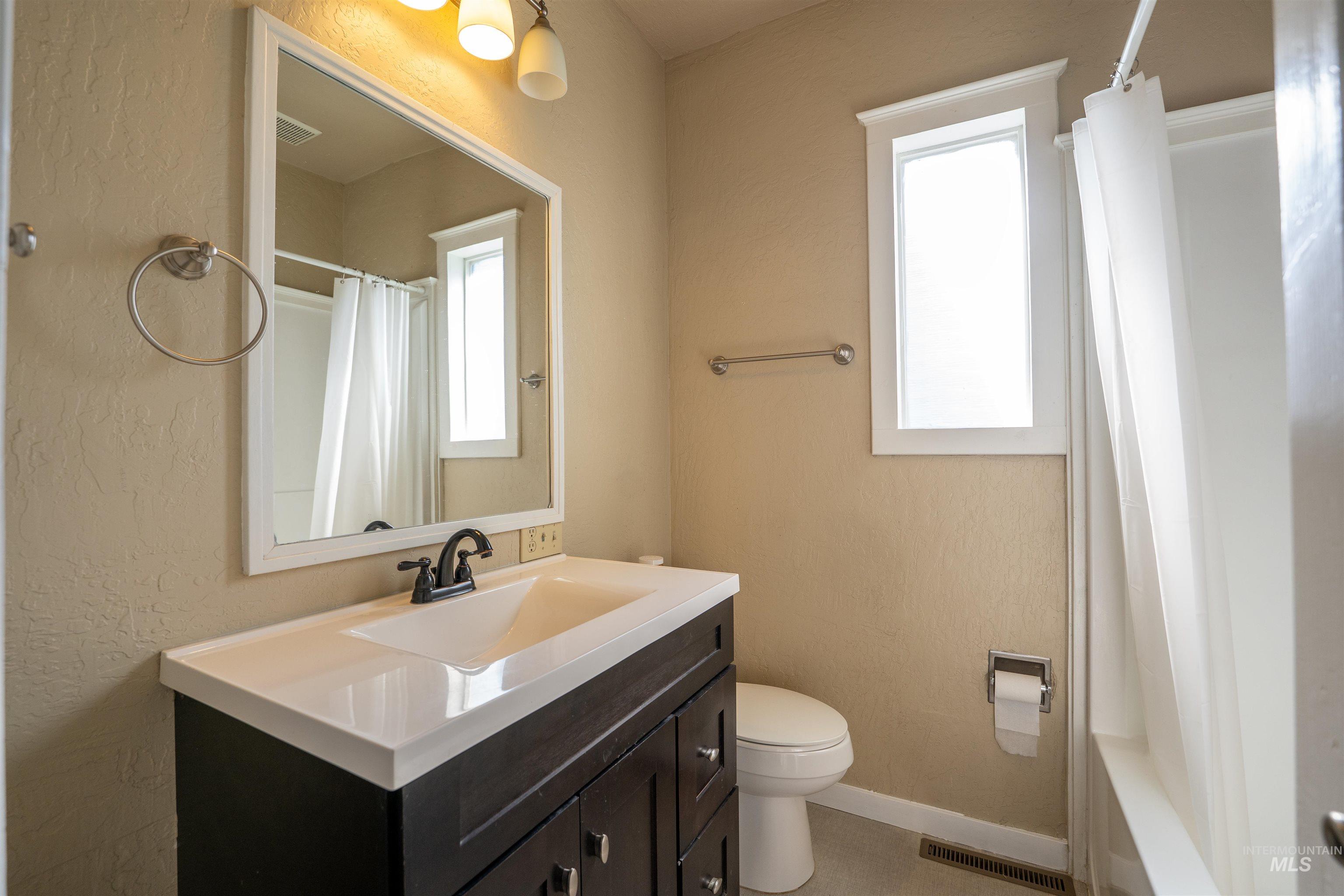 820 11th ave south, Nampa, Idaho 83651, 2 Bedrooms, 2 Bathrooms, Residential For Sale, Price $329,900, 98978757