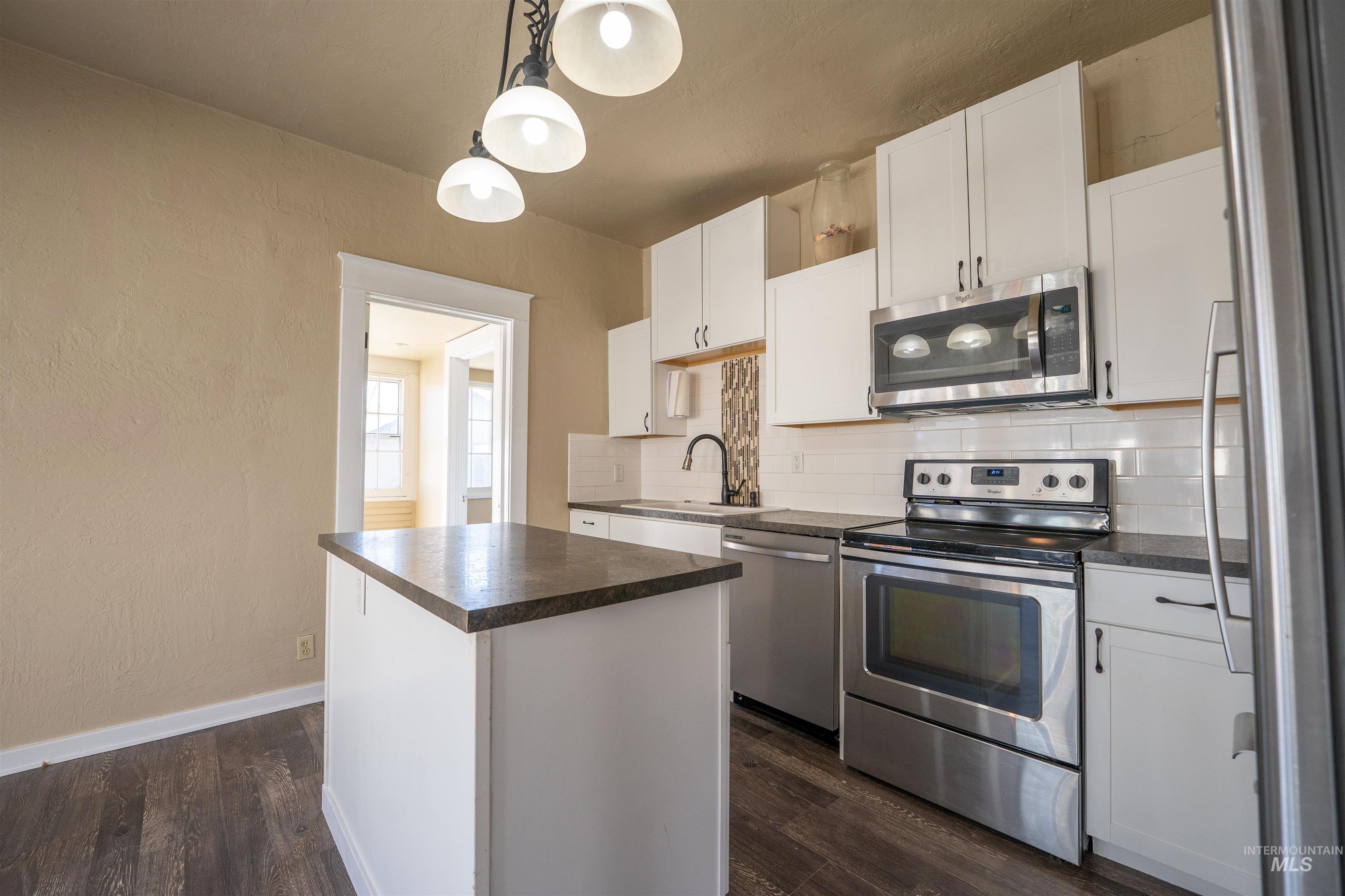 820 11th ave south, Nampa, Idaho 83651, 2 Bedrooms, 2 Bathrooms, Residential For Sale, Price $329,900, 98978757