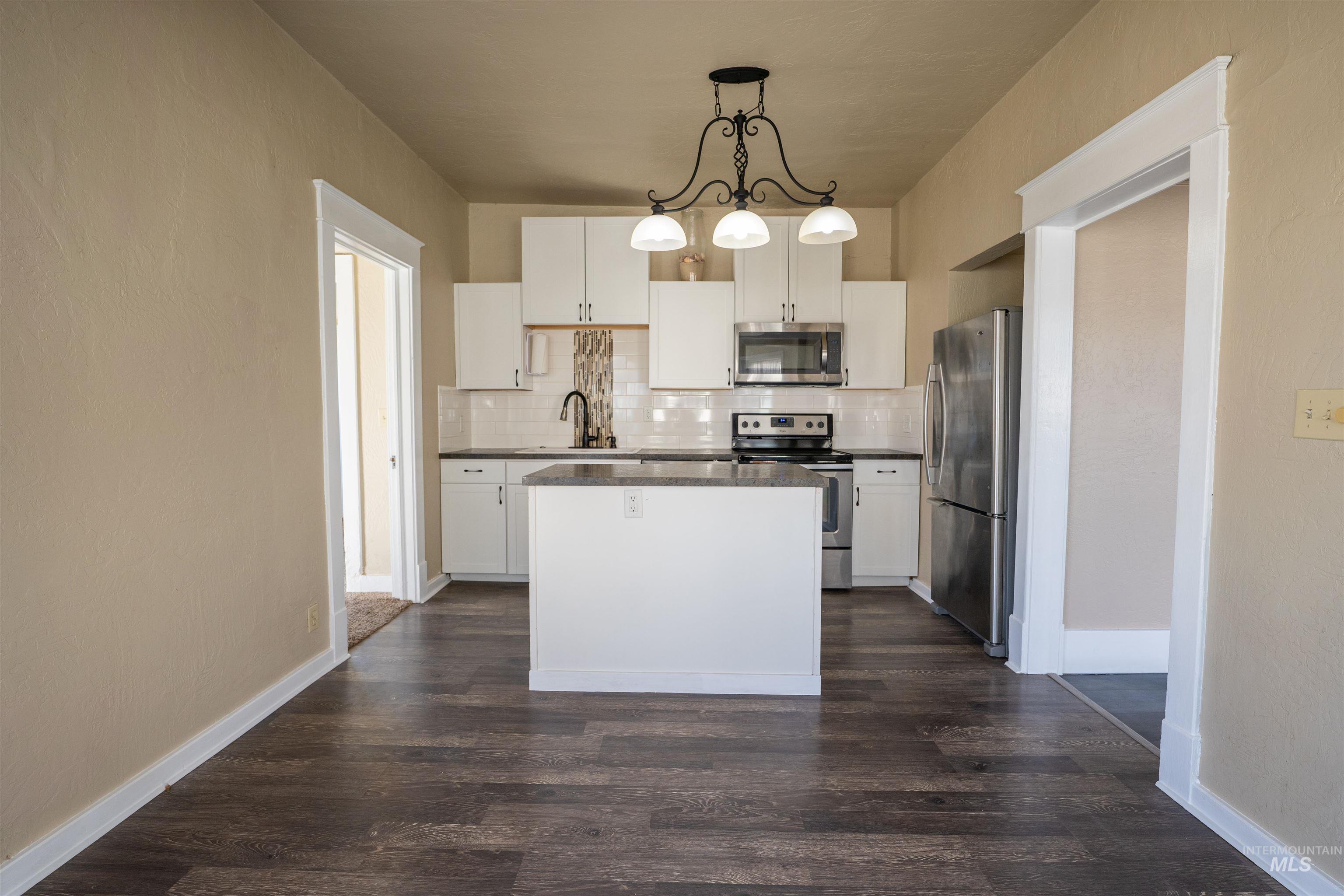 820 11th ave south, Nampa, Idaho 83651, 2 Bedrooms, 2 Bathrooms, Residential For Sale, Price $329,900, 98978757