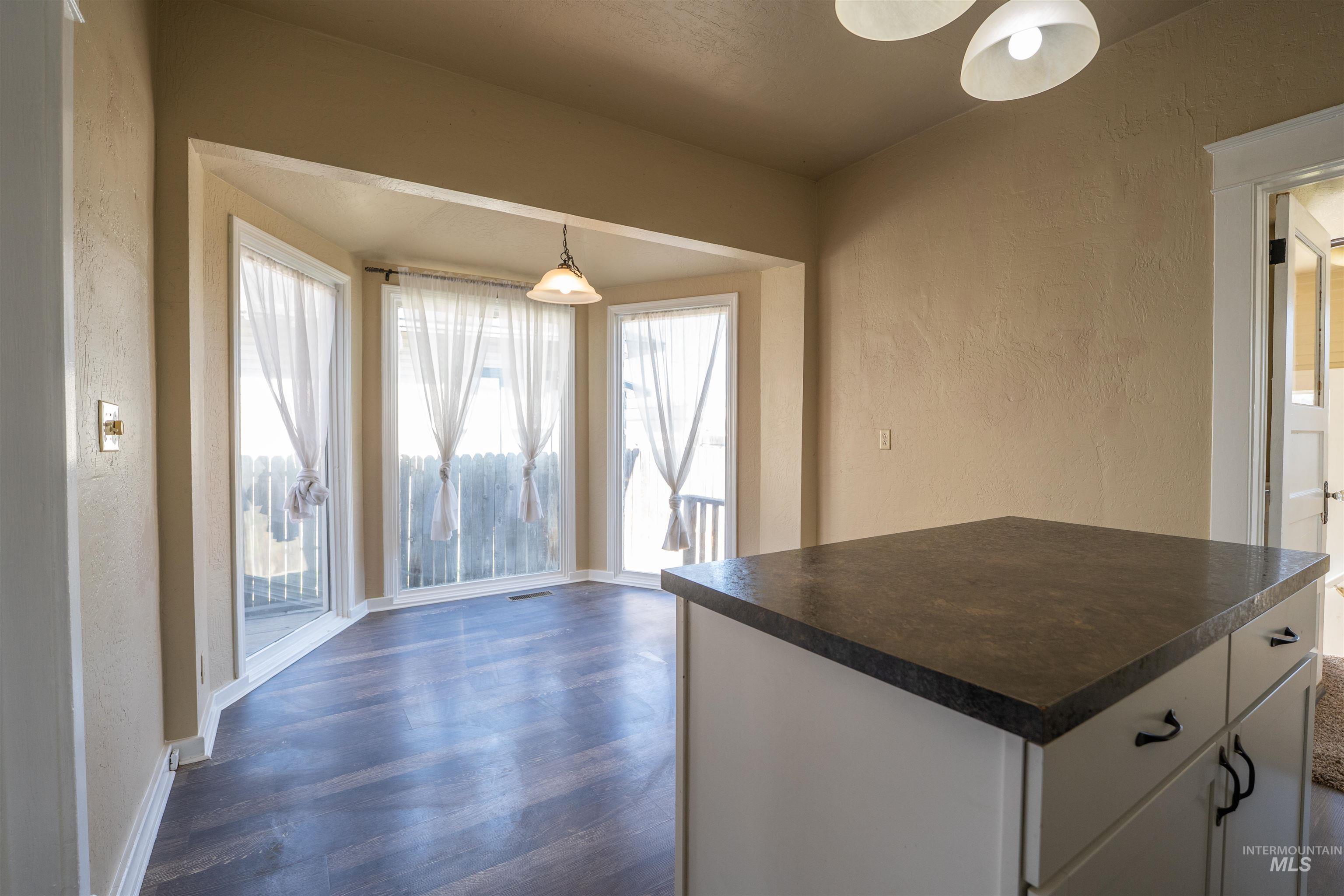 820 11th ave south, Nampa, Idaho 83651, 2 Bedrooms, 2 Bathrooms, Residential For Sale, Price $329,900, 98978757