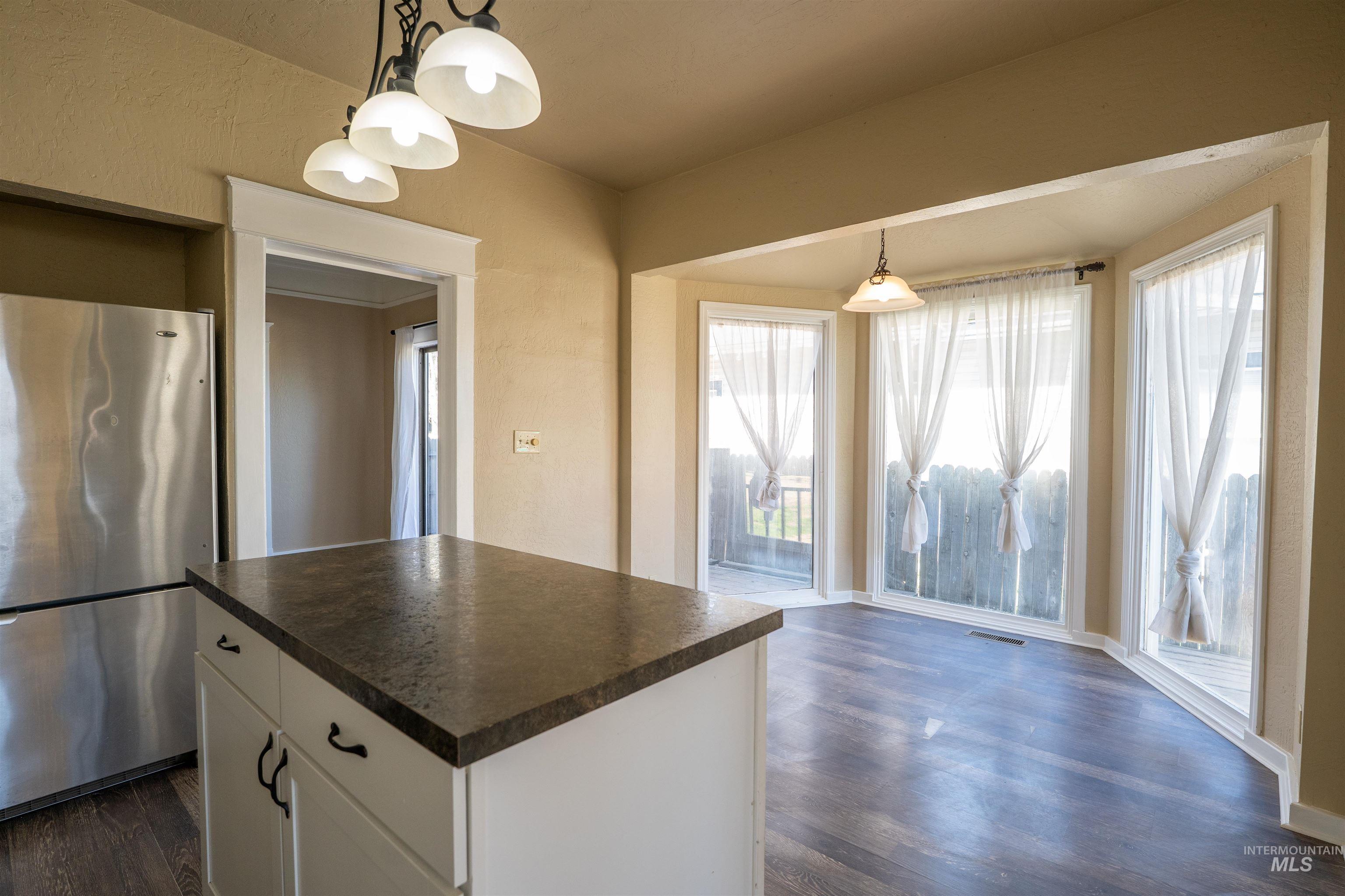 820 11th ave south, Nampa, Idaho 83651, 2 Bedrooms, 2 Bathrooms, Residential For Sale, Price $329,900, 98978757