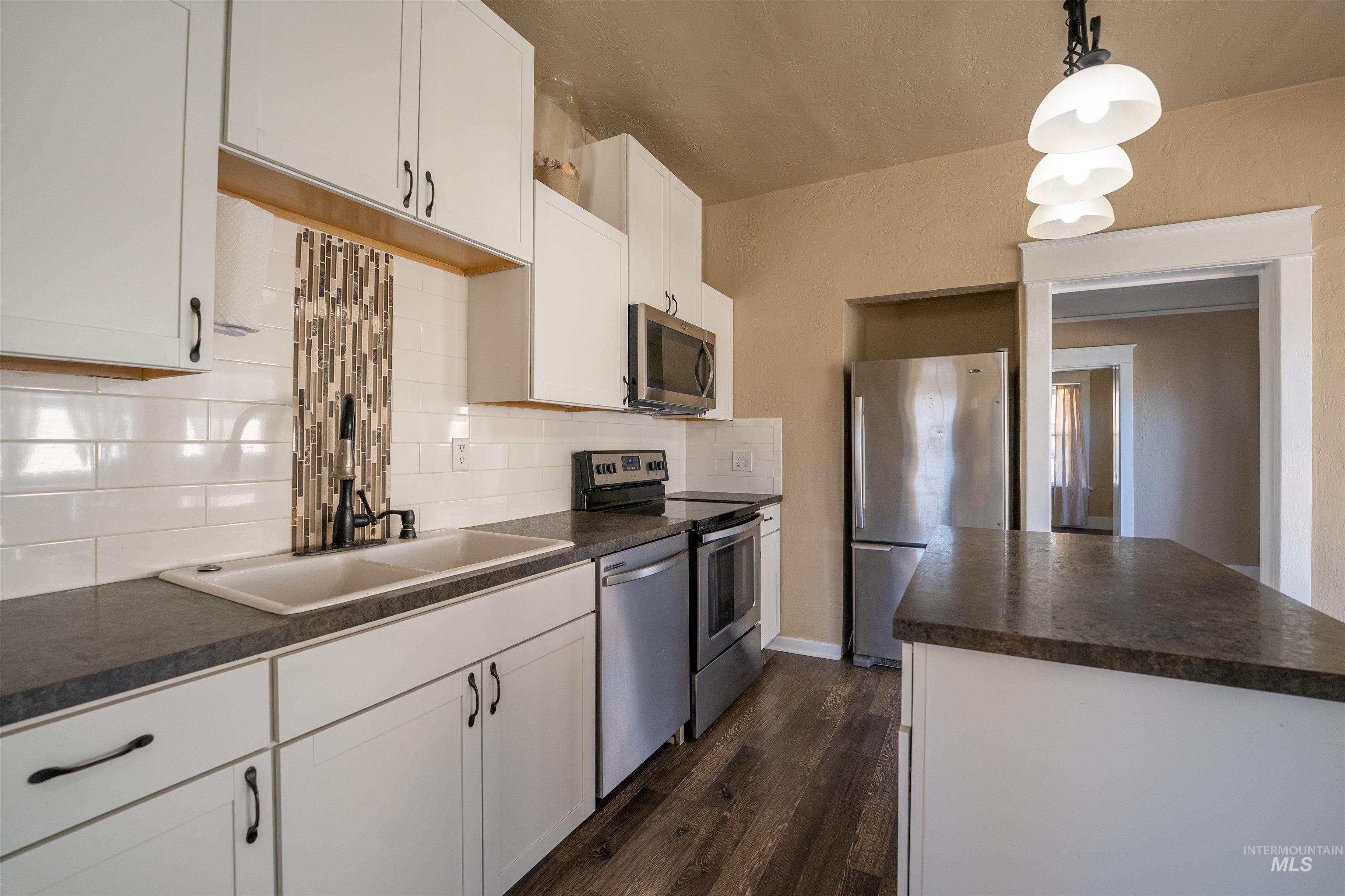 820 11th ave south, Nampa, Idaho 83651, 2 Bedrooms, 2 Bathrooms, Residential For Sale, Price $329,900, 98978757