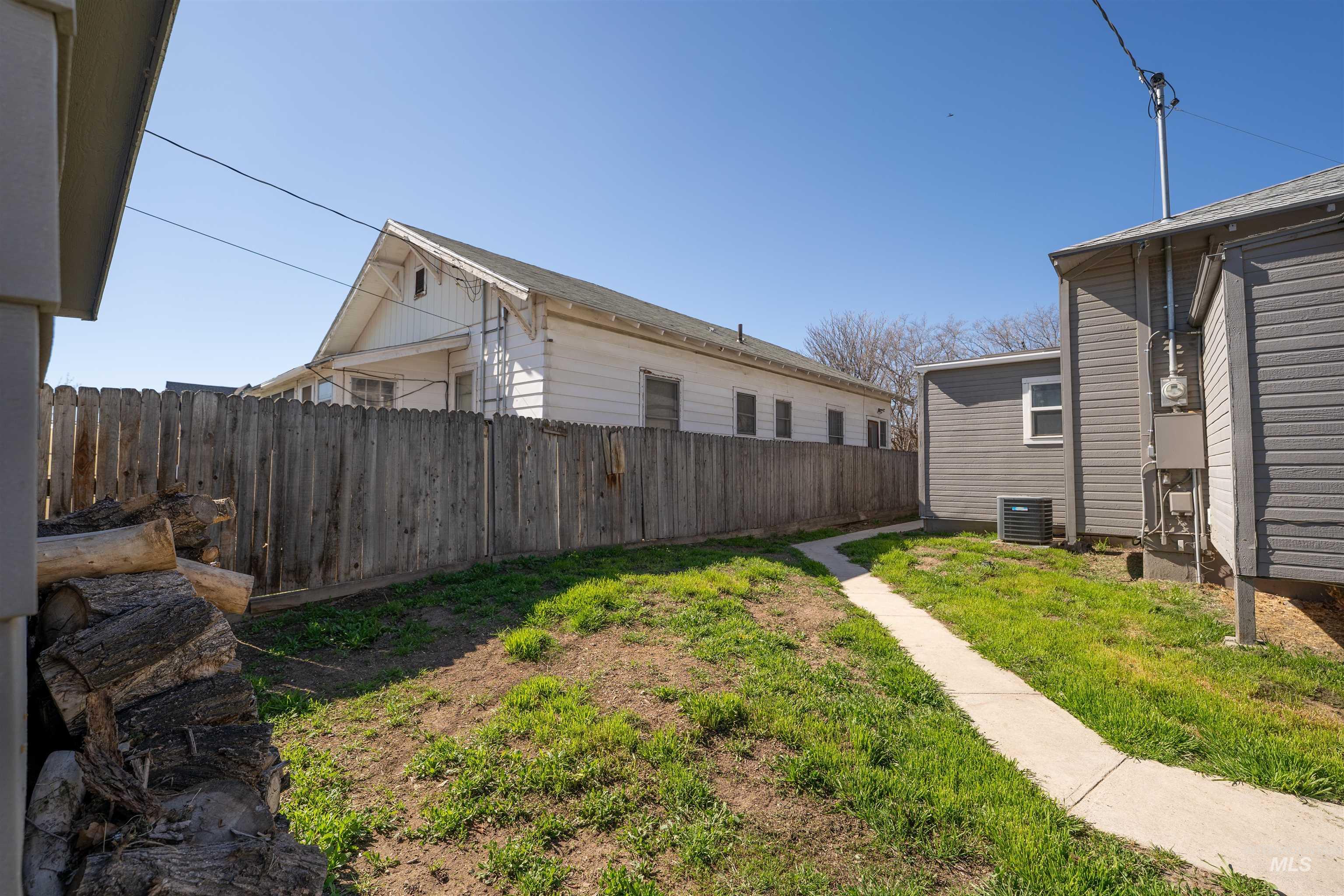 820 11th ave south, Nampa, Idaho 83651, 2 Bedrooms, 2 Bathrooms, Residential For Sale, Price $329,900, 98978757