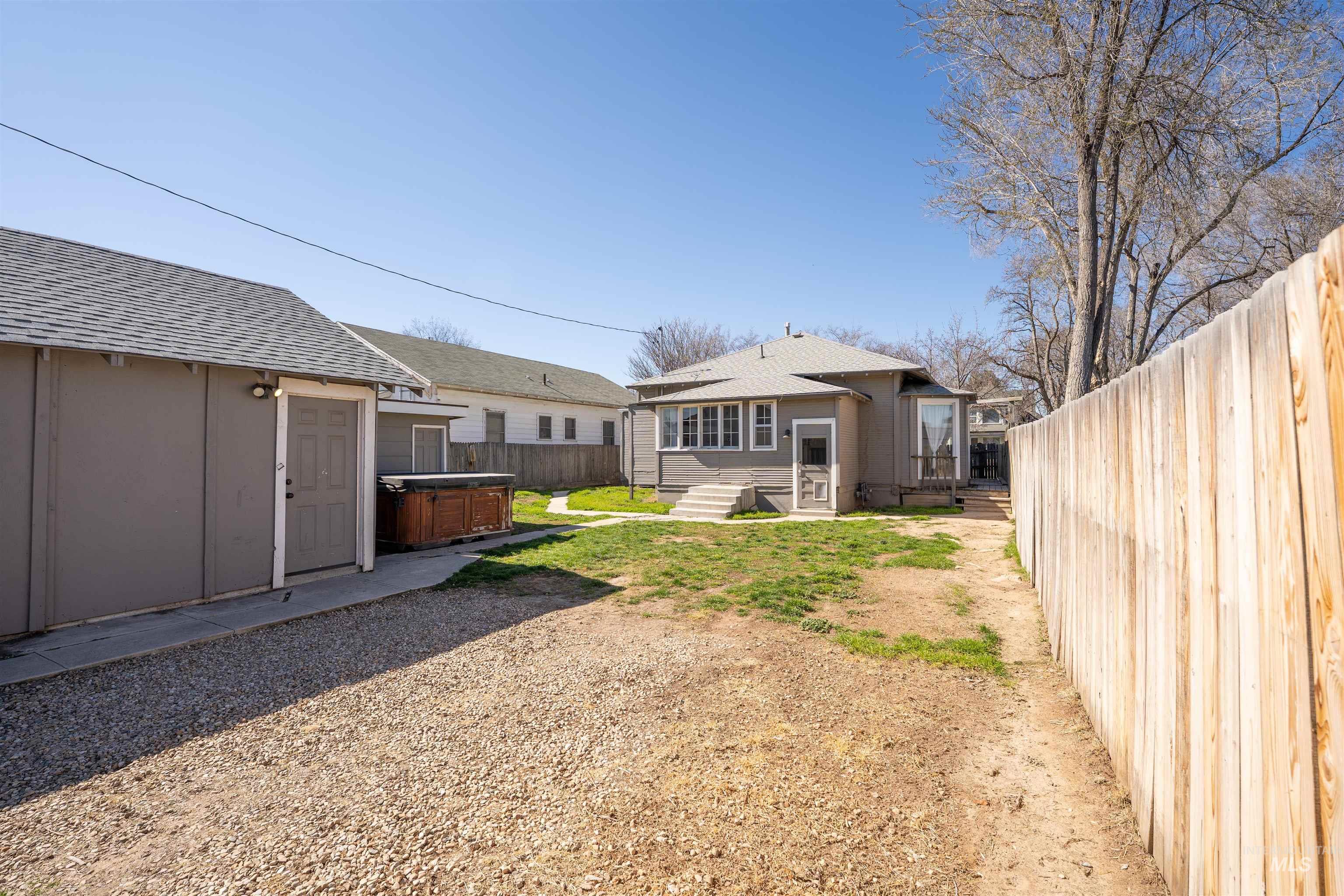 820 11th ave south, Nampa, Idaho 83651, 2 Bedrooms, 2 Bathrooms, Residential For Sale, Price $329,900, 98978757