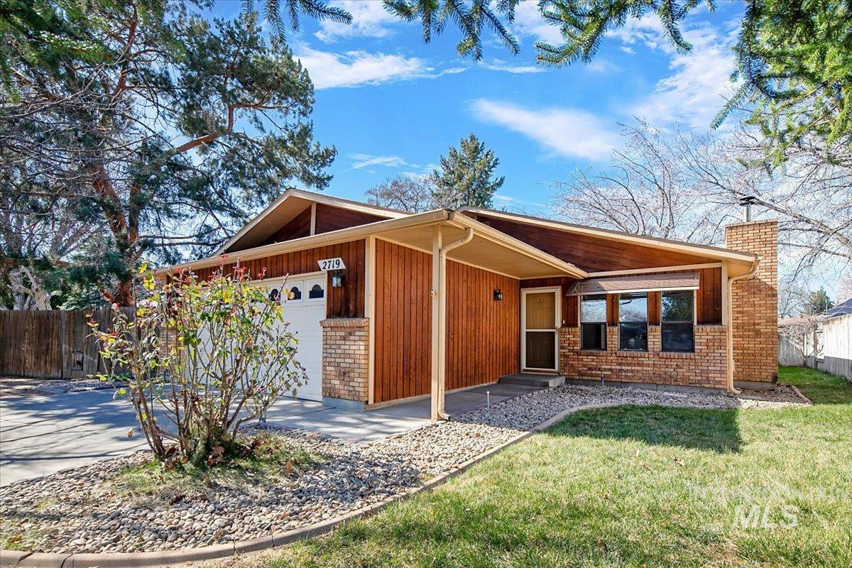 2719 N Aster Ave, Boise, Idaho 83704, 3 Bedrooms, 2 Bathrooms, Residential For Sale, Price $408,000, 98978758