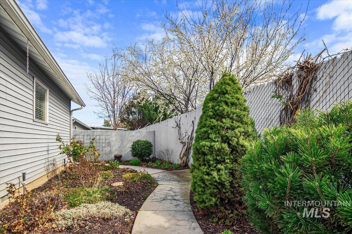 8133 W. Penny Ln., Garden City, Idaho 83714, 2 Bedrooms, 2.5 Bathrooms, Residential For Sale, Price $399,900, 98978763