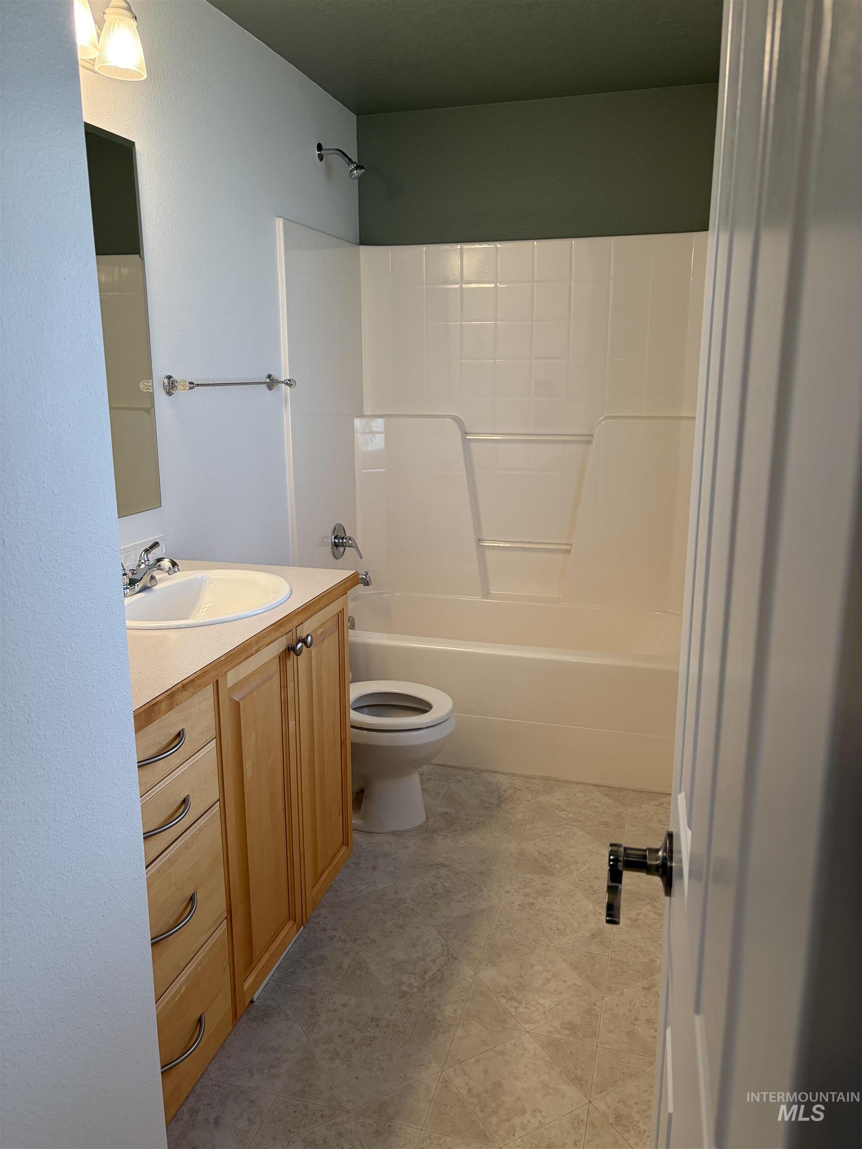 8133 W. Penny Ln., Garden City, Idaho 83714, 2 Bedrooms, 2.5 Bathrooms, Residential For Sale, Price $394,900,MLS 98978763