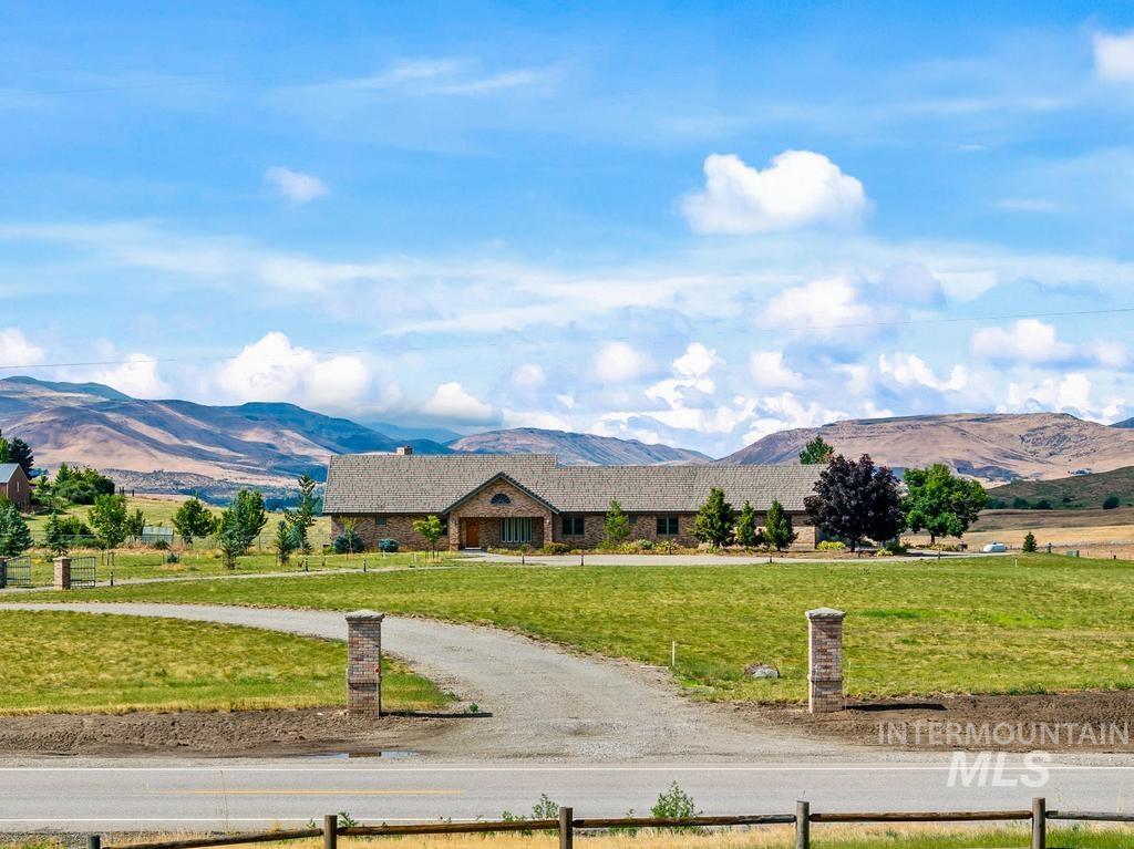 9650 N Highway 52, Horseshoe Bend, Idaho 83670, 4 Bedrooms, 3 Bathrooms, Residential For Sale, Price $1,289,900,MLS 98978766