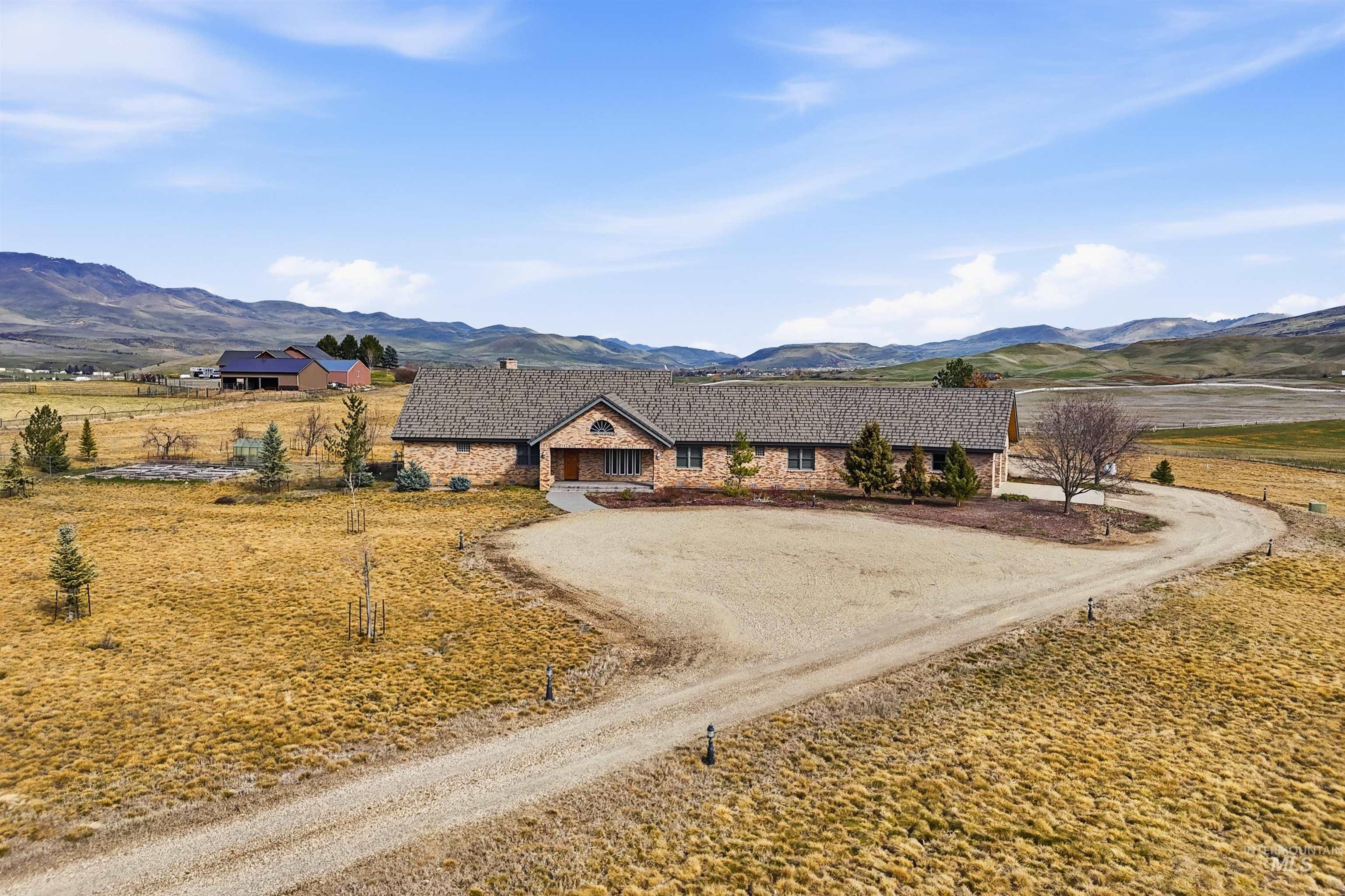 9650 N Highway 52, Horseshoe Bend, Idaho 83670, 4 Bedrooms, 3 Bathrooms, Residential For Sale, Price $1,289,900,MLS 98978766