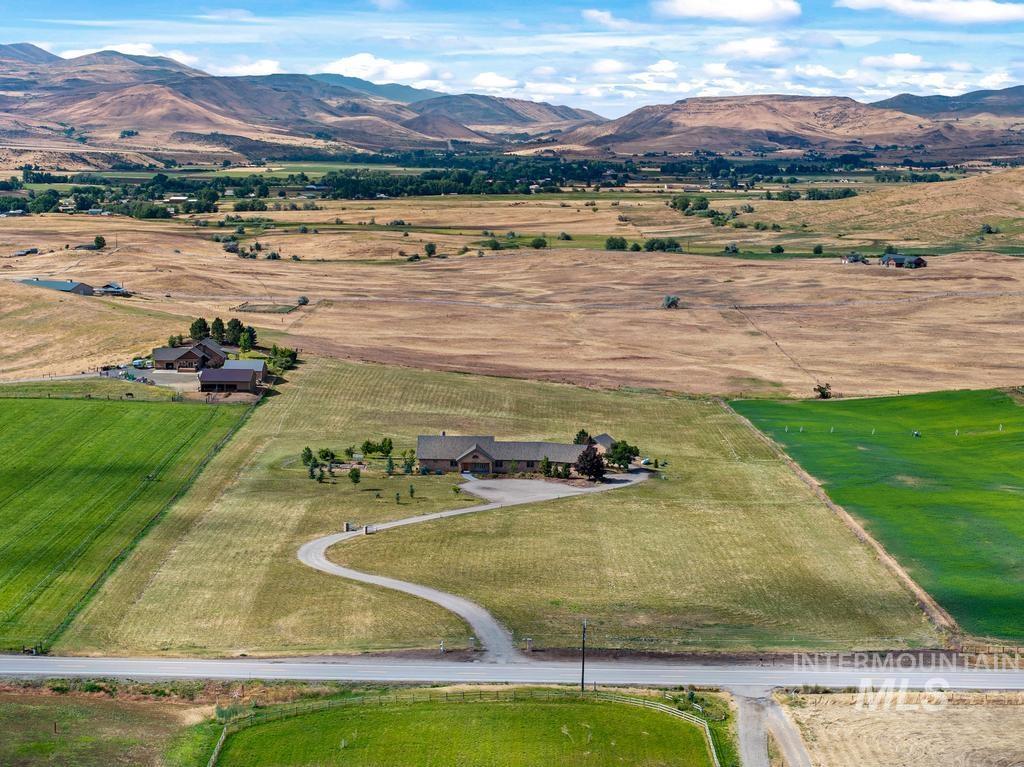 9650 N Highway 52, Horseshoe Bend, Idaho 83670, 4 Bedrooms, 3 Bathrooms, Residential For Sale, Price $1,289,900,MLS 98978766