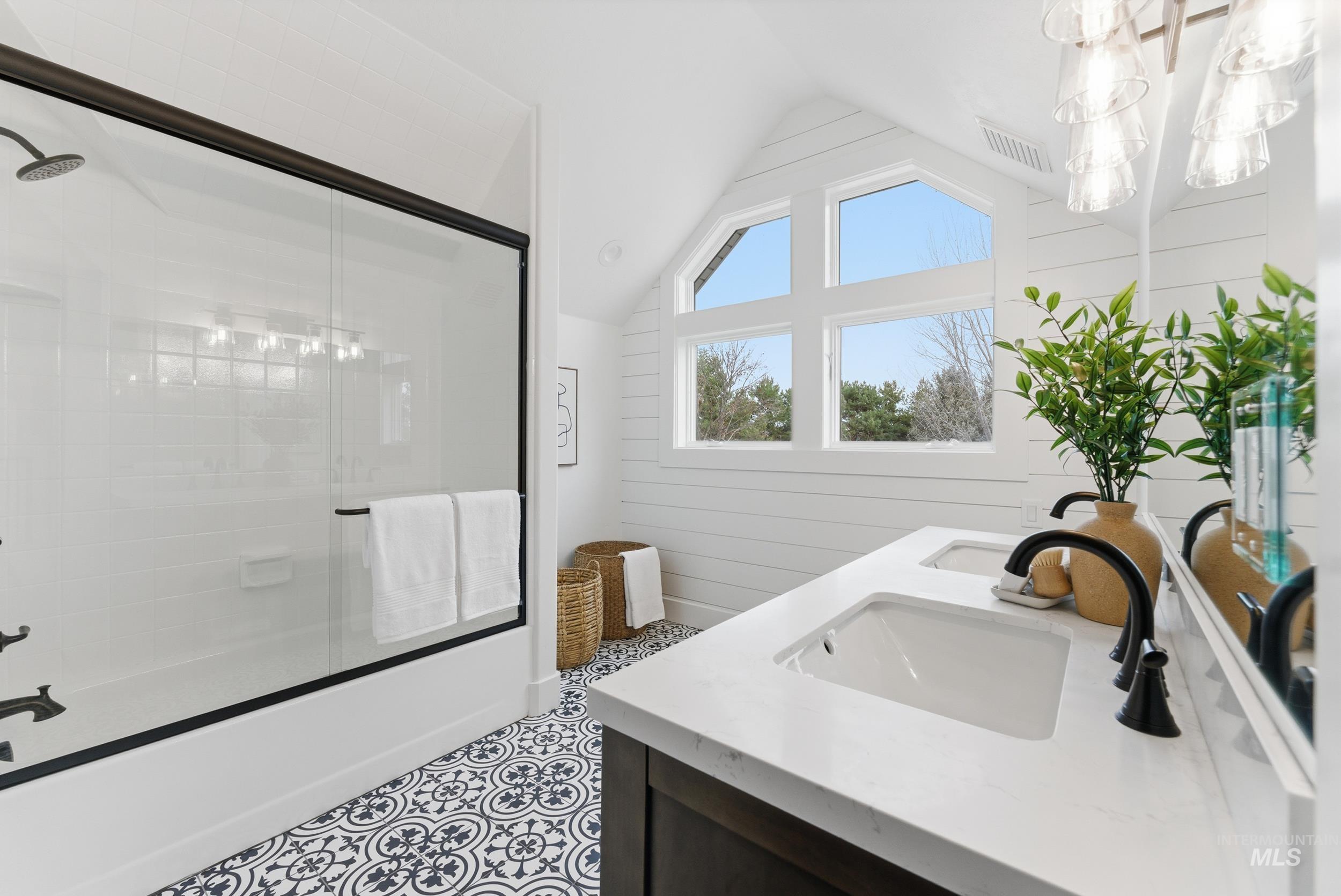 2610 E Jasmine Ln., Meridian, Idaho 83646, 4 Bedrooms, 12 Rooms, Business/Commercial For Sale, Price $3,899,000,MLS 98978769