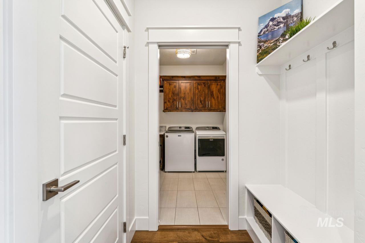 521 S Gabriel Ln, Nampa, Idaho 83687, 3 Bedrooms, 2.5 Bathrooms, Residential For Sale, Price $849,900, 98978770