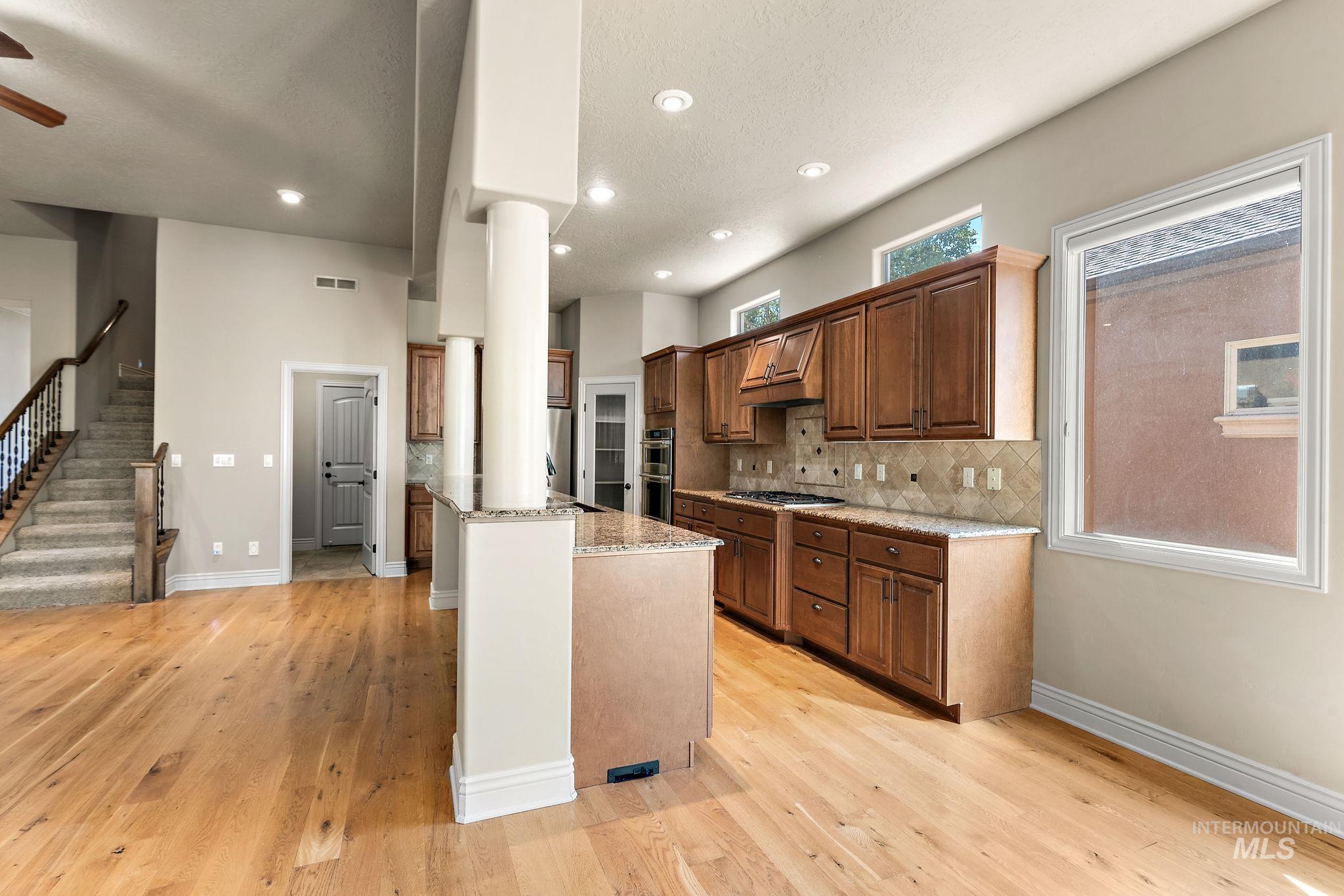 1703 W Par Ct., Eagle, Idaho 83616, 3 Bedrooms, 3 Bathrooms, Residential For Sale, Price $749,900,MLS 98978783