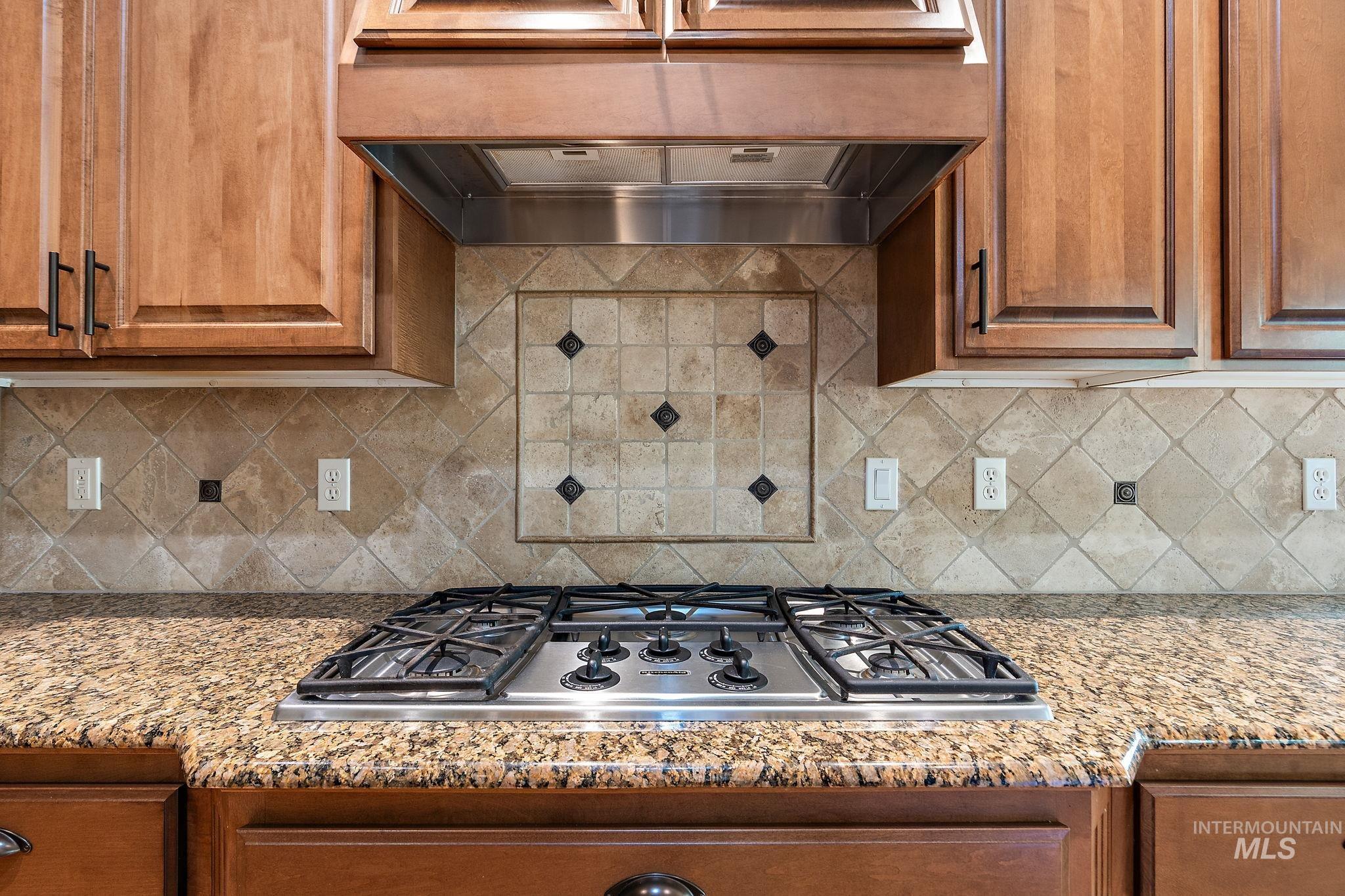 1703 W Par Ct., Eagle, Idaho 83616, 3 Bedrooms, 3 Bathrooms, Residential For Sale, Price $749,900,MLS 98978783