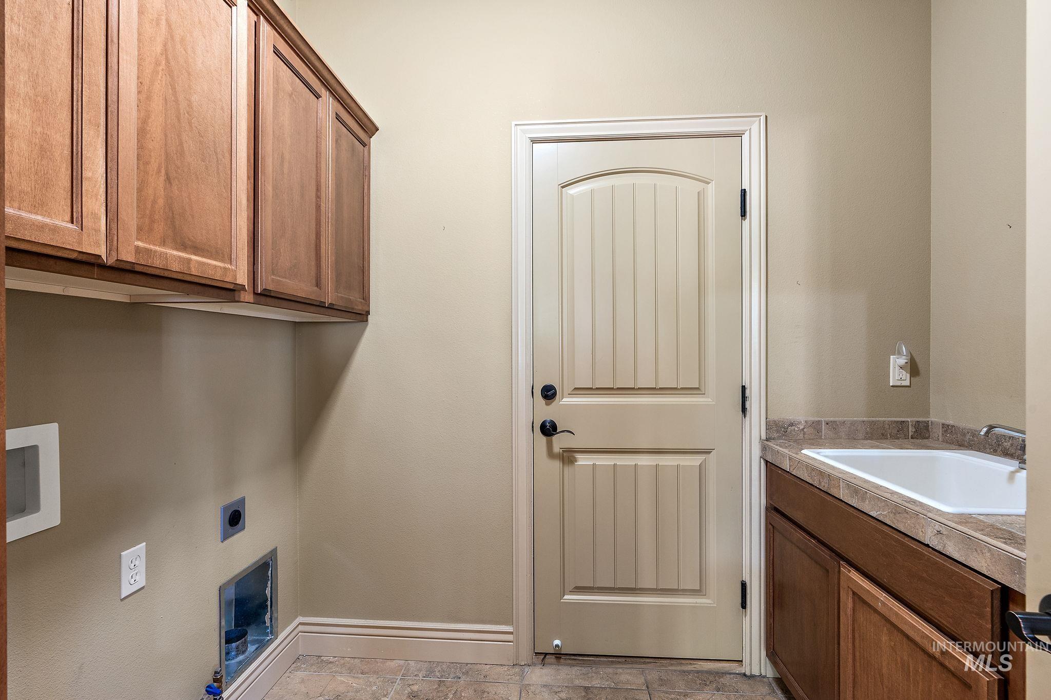 1703 W Par Ct., Eagle, Idaho 83616, 3 Bedrooms, 3 Bathrooms, Residential For Sale, Price $749,900,MLS 98978783