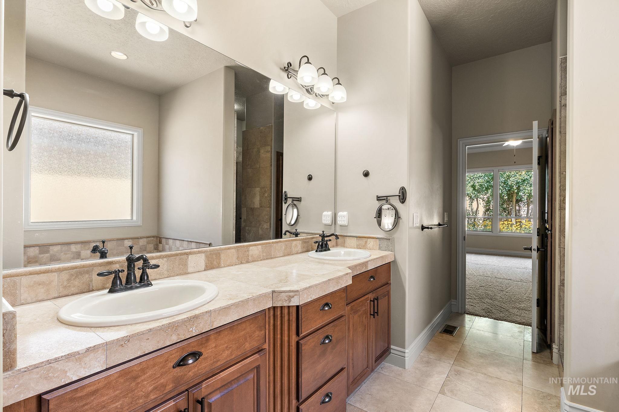 1703 W Par Ct., Eagle, Idaho 83616, 3 Bedrooms, 3 Bathrooms, Residential For Sale, Price $749,900, 98978783