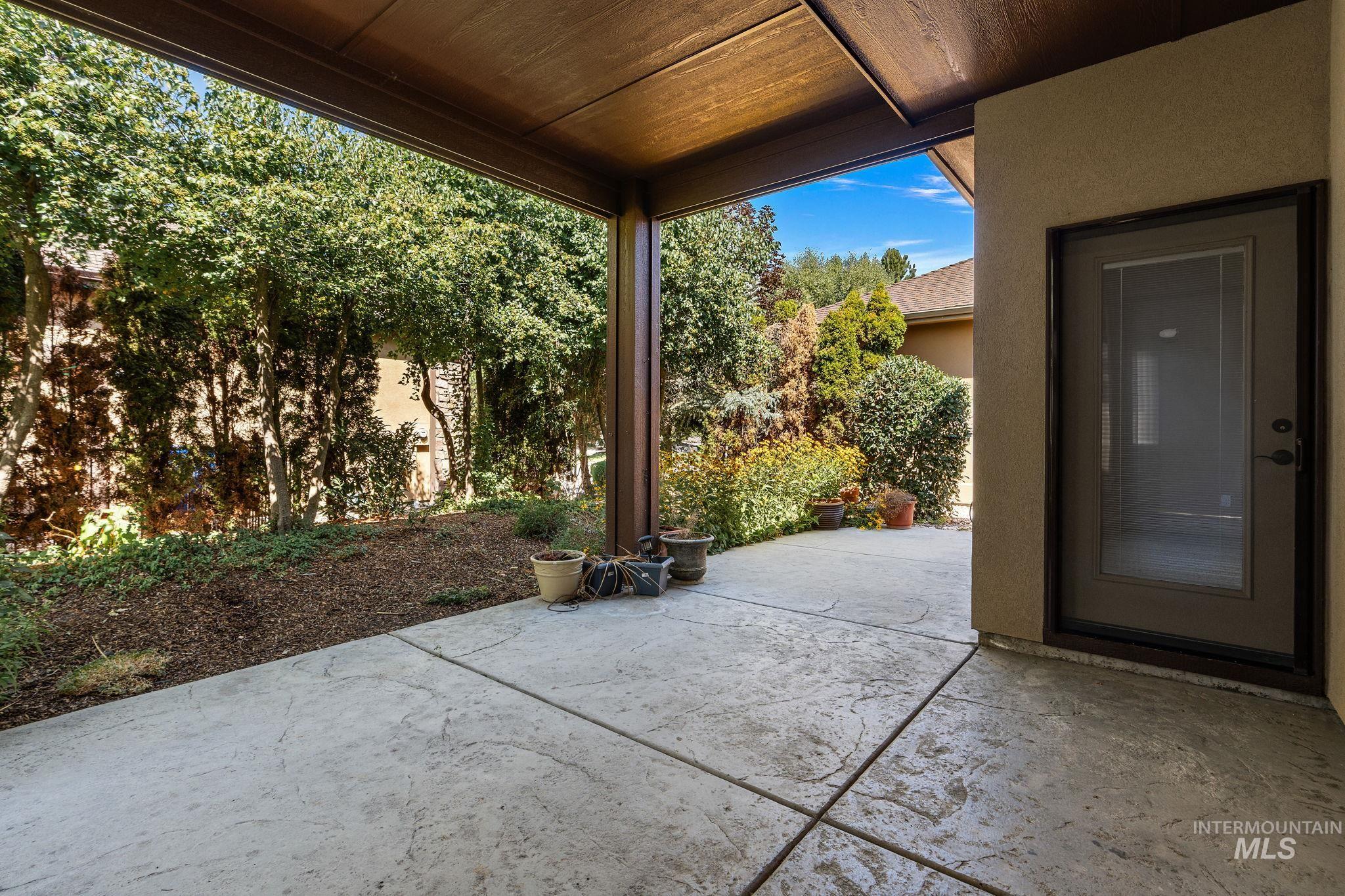 1703 W Par Ct., Eagle, Idaho 83616, 3 Bedrooms, 3 Bathrooms, Residential For Sale, Price $749,900,MLS 98978783