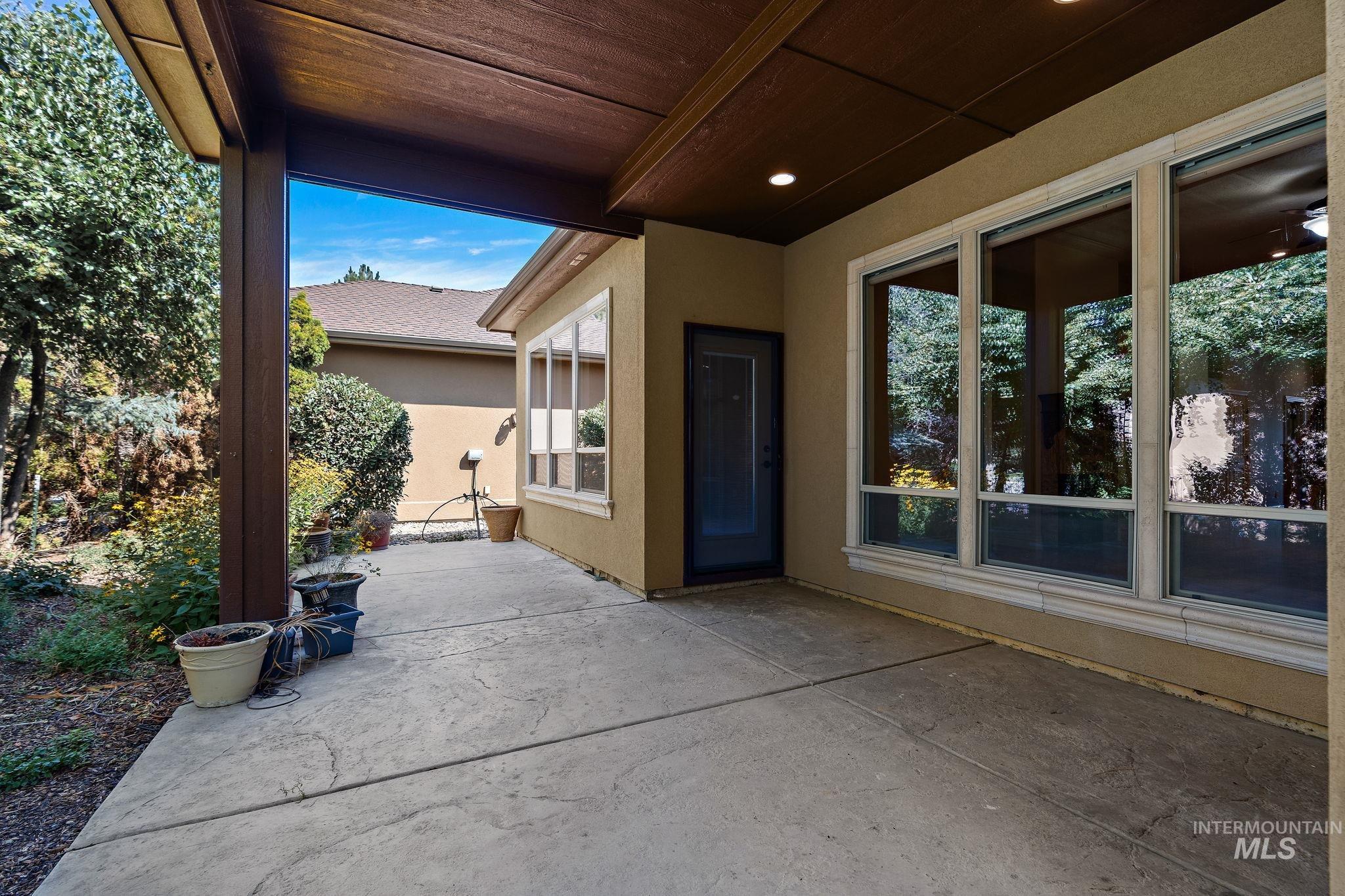 1703 W Par Ct., Eagle, Idaho 83616, 3 Bedrooms, 3 Bathrooms, Residential For Sale, Price $749,900,MLS 98978783