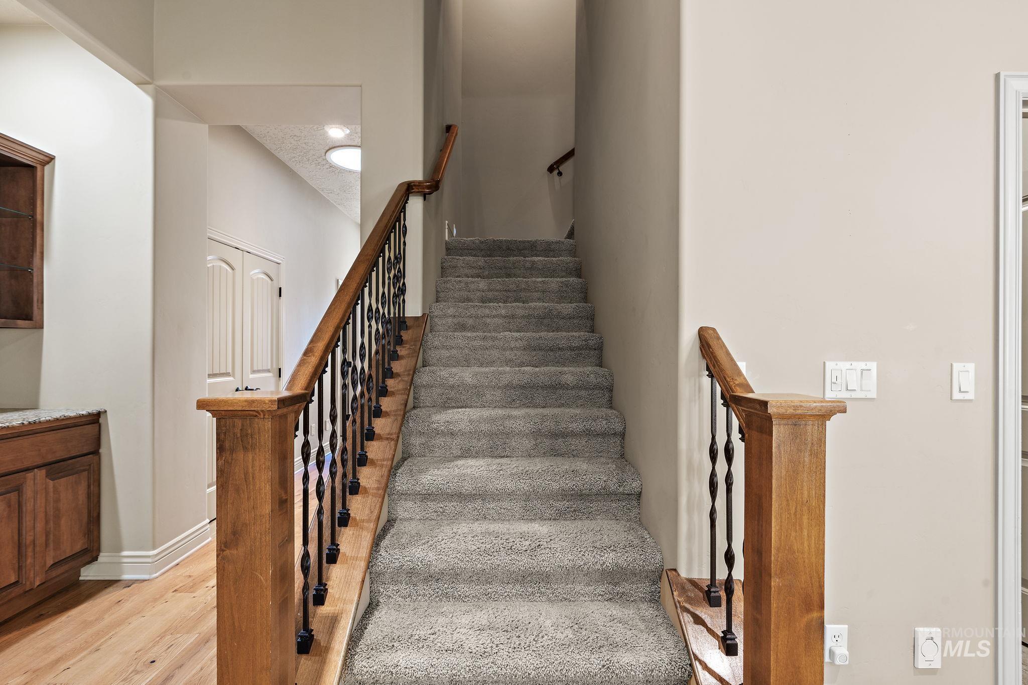 1703 W Par Ct., Eagle, Idaho 83616, 3 Bedrooms, 3 Bathrooms, Residential For Sale, Price $749,900,MLS 98978783