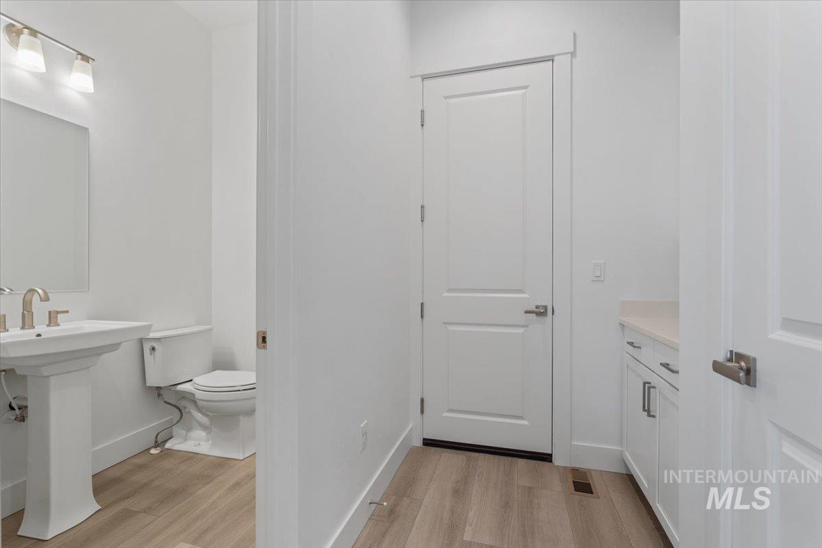 2349 N Kenora Ave, Star, Idaho 83669, 3 Bedrooms, 3.5 Bathrooms, Residential For Sale, Price $699,990,MLS 98978785