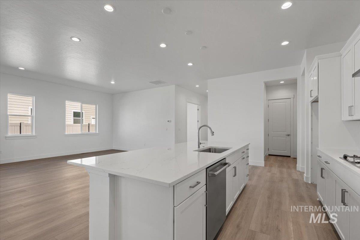 2349 N Kenora Ave, Star, Idaho 83669, 3 Bedrooms, 3.5 Bathrooms, Residential For Sale, Price $699,990,MLS 98978785