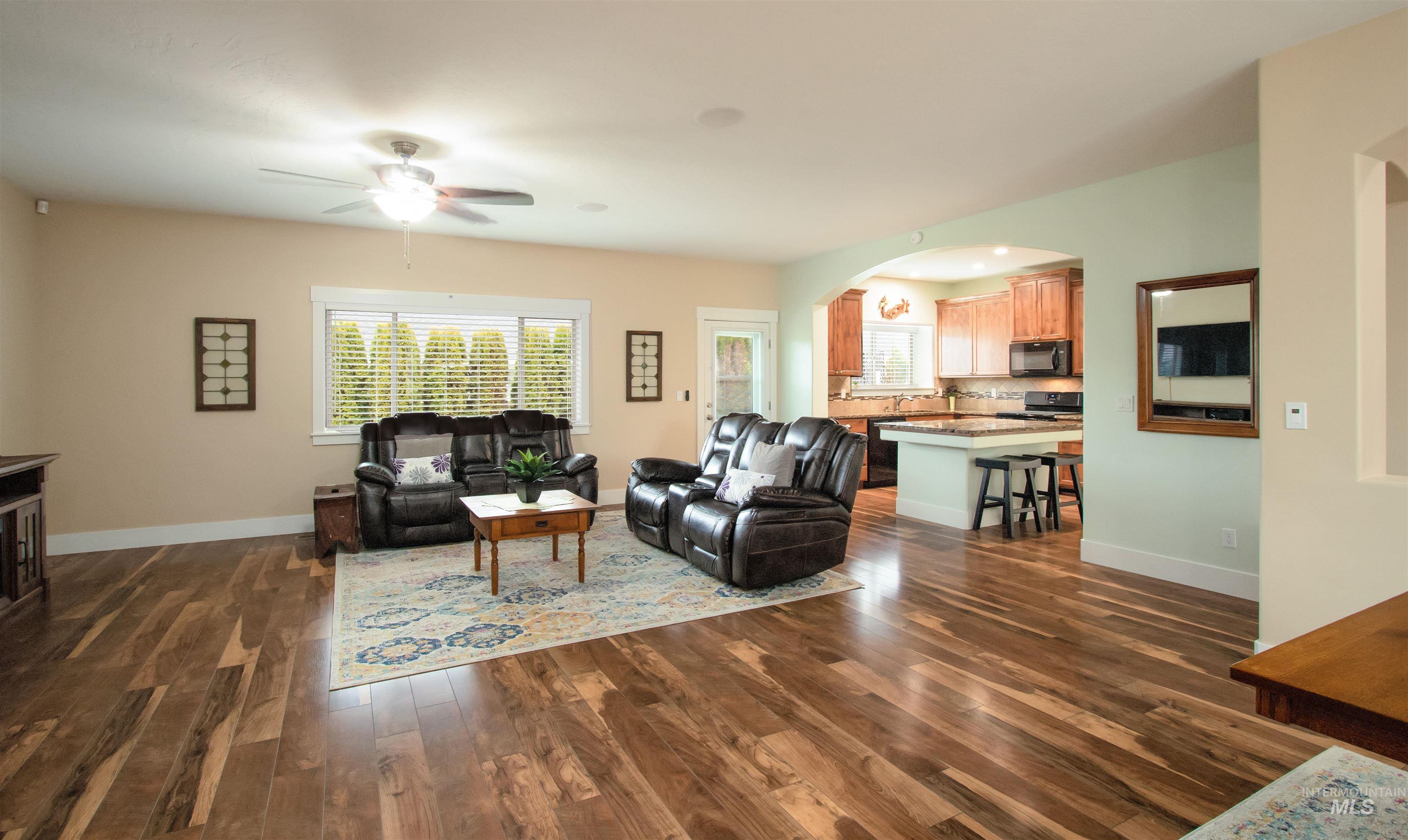 1003 Overland Trail St, Middleton, Idaho 83644, 4 Bedrooms, 2 Bathrooms, Residential For Sale, Price $519,900,MLS 98978791