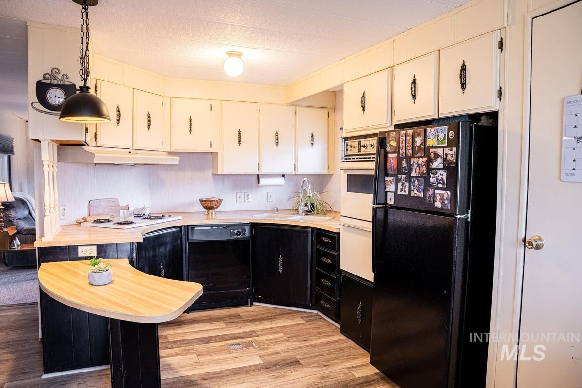 107 Skidoo Place, Cascade, Idaho 83611, 2 Bedrooms, 1 Bathroom, Residential For Sale, Price $309,900, 98978796