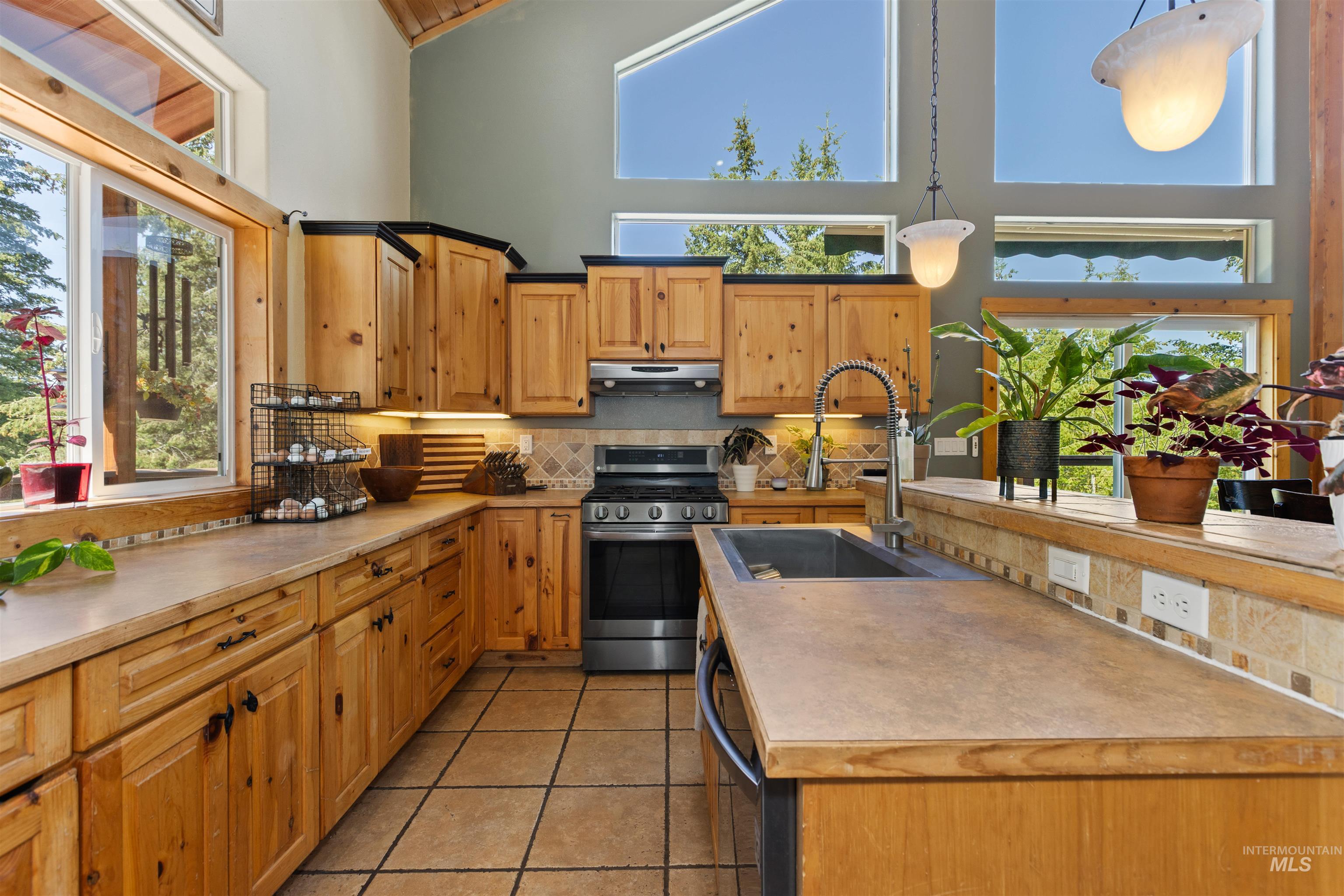 60 Highland Rd, Boise, Idaho 83716, 4 Bedrooms, 3 Bathrooms, Residential For Sale, Price $760,000,MLS 98978799