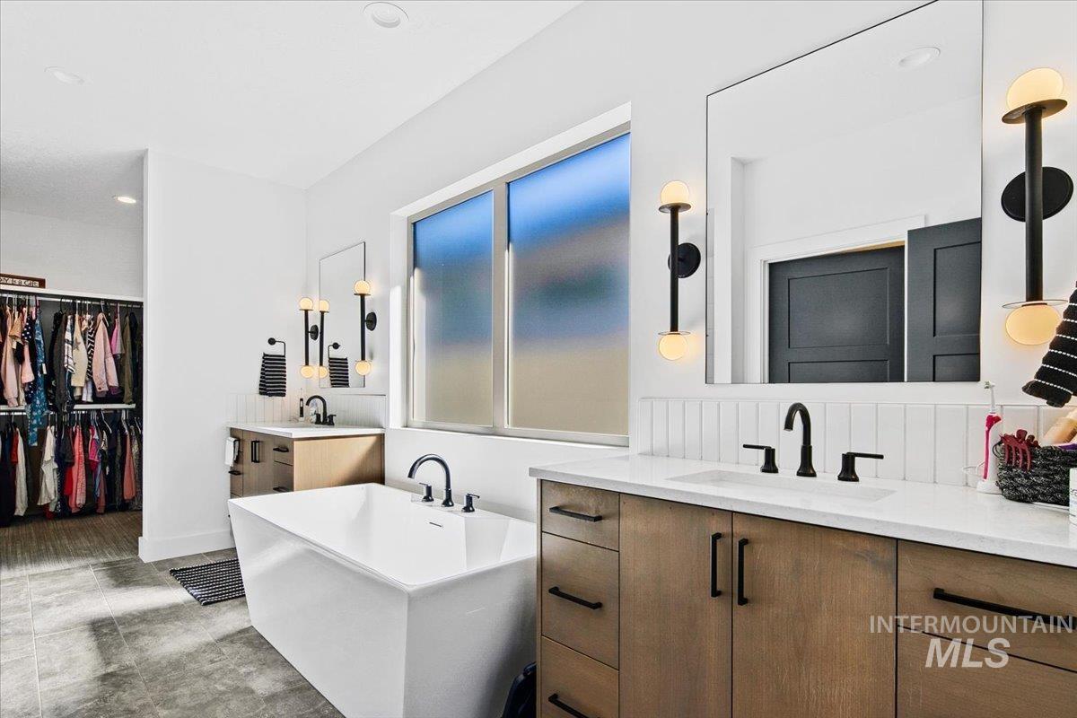 4601 E Copper Point Drive, Meridian, Idaho 83642, 3 Bedrooms, 2.5 Bathrooms, Residential For Sale, Price $875,000, 98978802