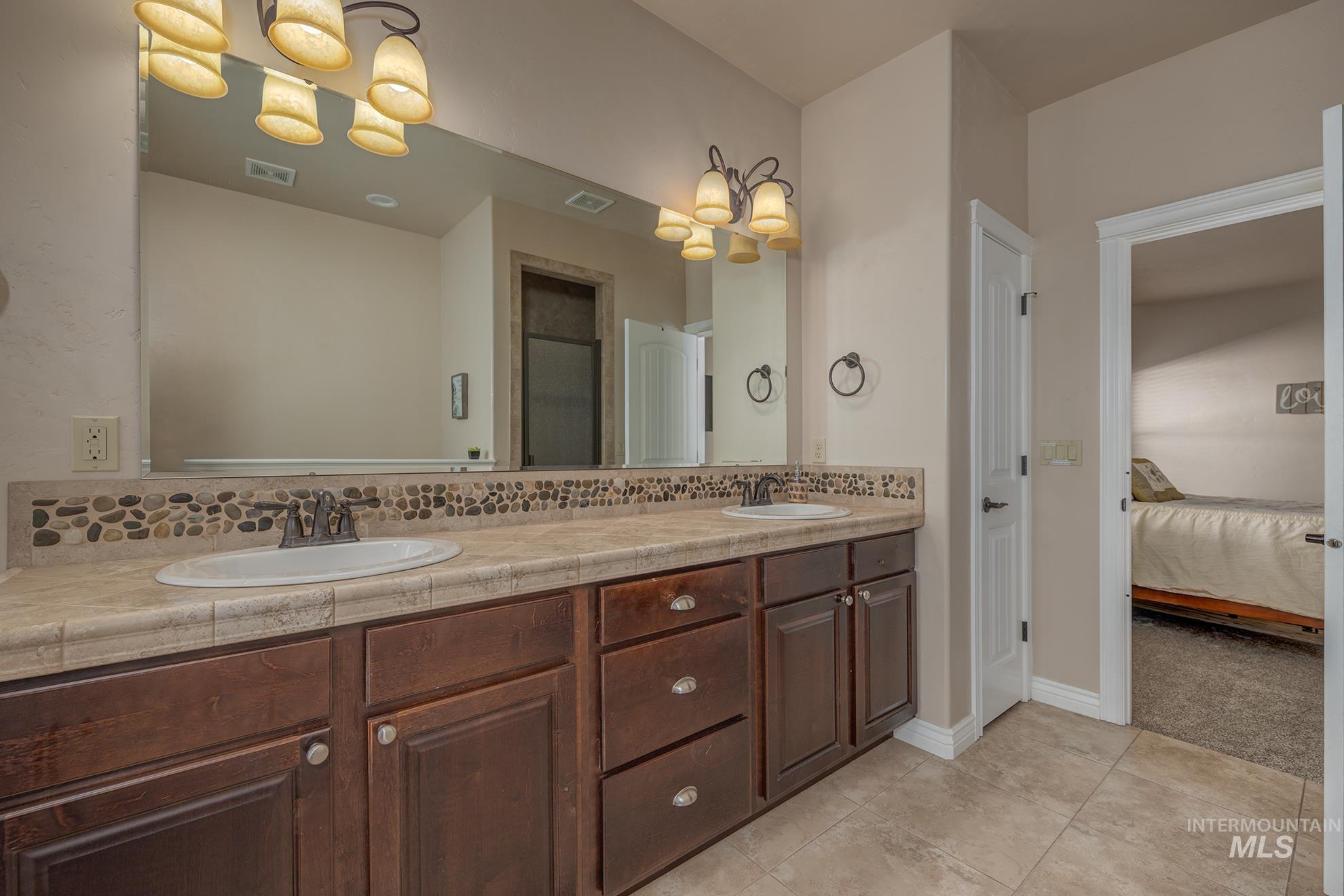 2630 Dogwood Ave., Fruitland, Idaho 83619, 5 Bedrooms, 3 Bathrooms, Residential For Sale, Price $750,000,MLS 98978807