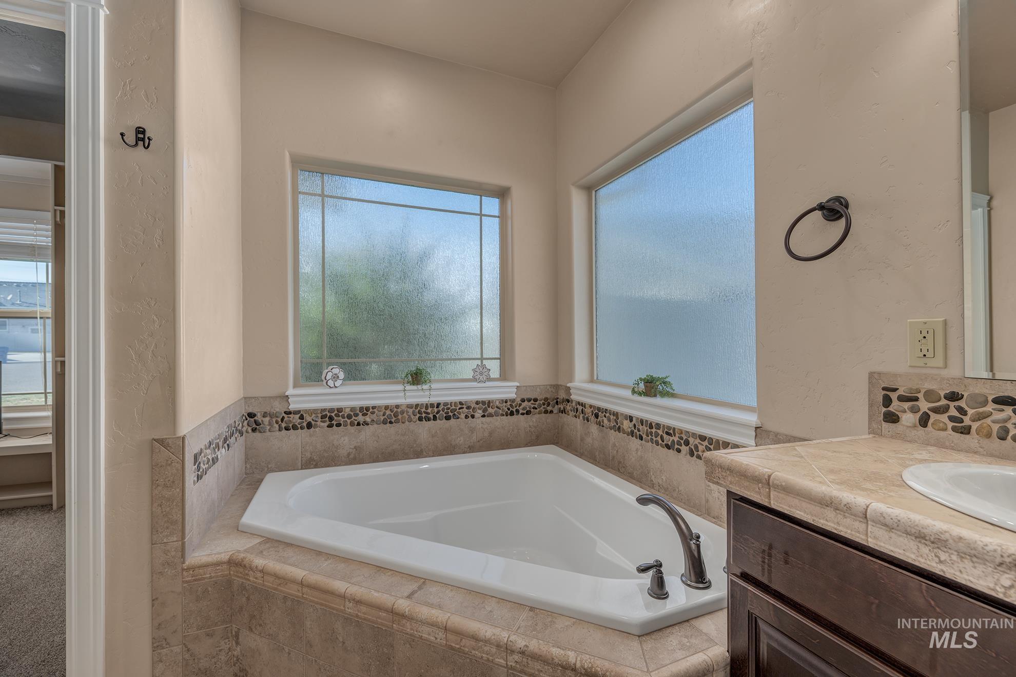 2630 Dogwood Ave., Fruitland, Idaho 83619, 5 Bedrooms, 3 Bathrooms, Residential For Sale, Price $750,000,MLS 98978807