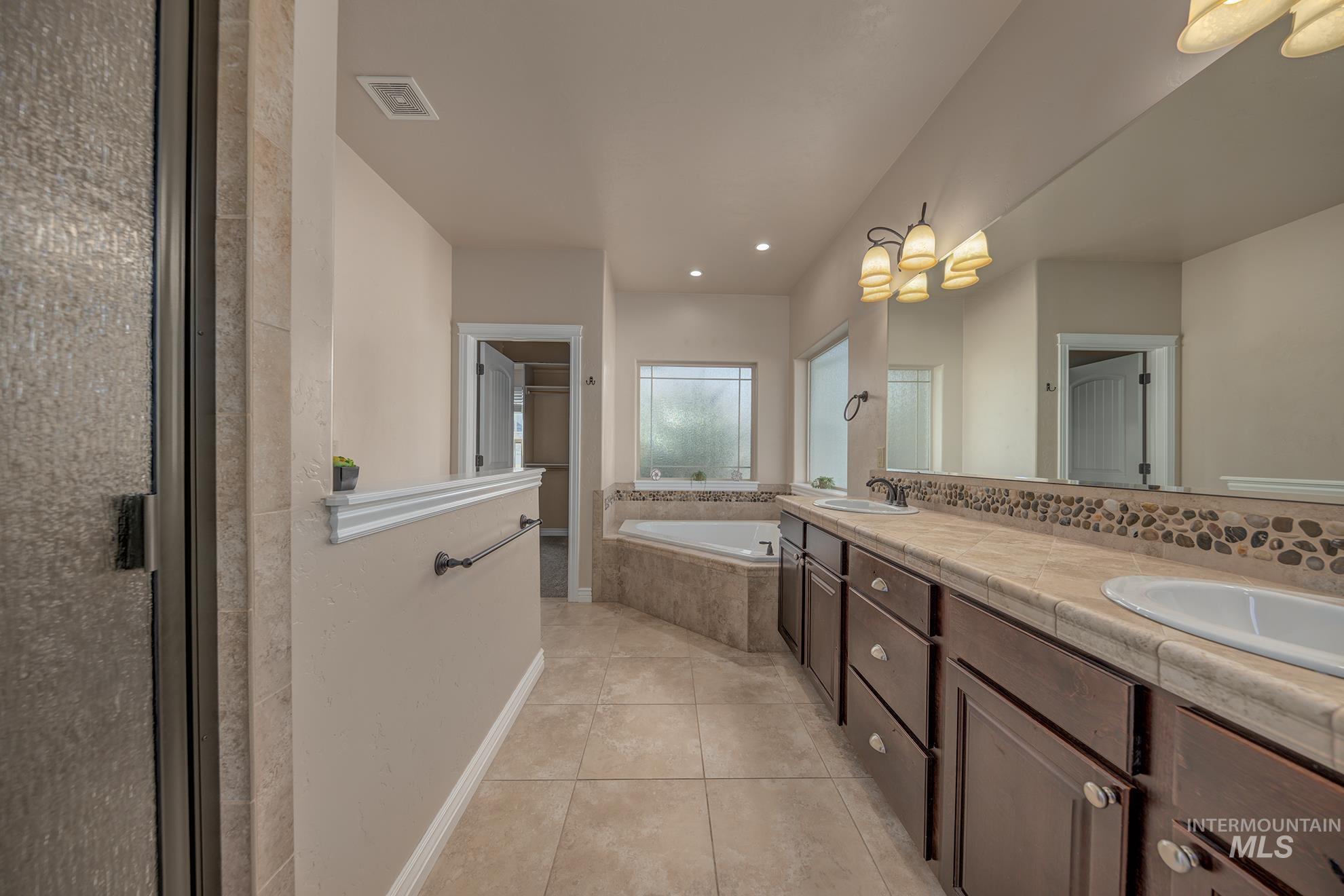 2630 Dogwood Ave., Fruitland, Idaho 83619, 5 Bedrooms, 3 Bathrooms, Residential For Sale, Price $750,000,MLS 98978807