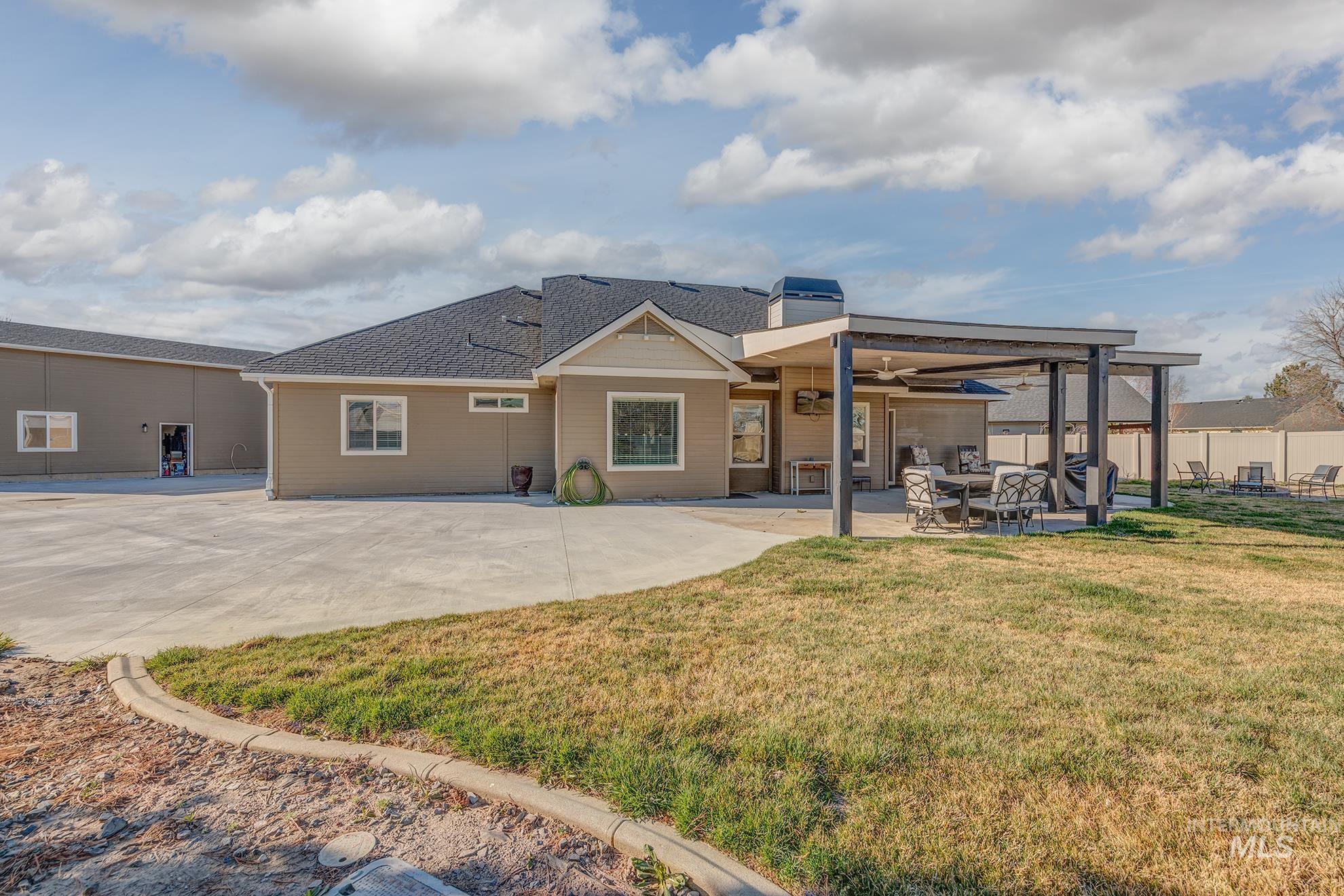 2630 Dogwood Ave., Fruitland, Idaho 83619, 5 Bedrooms, 3 Bathrooms, Residential For Sale, Price $750,000,MLS 98978807