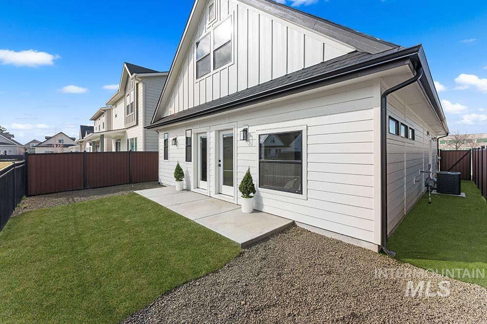 3851 W Stone House Lane, Eagle, Idaho 83616, 3 Bedrooms, 2.5 Bathrooms, Residential For Sale, Price $524,900,MLS 98978808