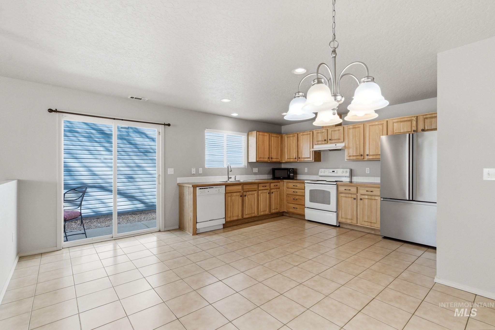 6613 S Covewood Way, Boise, Idaho 83709, 3 Bedrooms, 2.5 Bathrooms, Residential For Sale, Price $435,000, 98978809