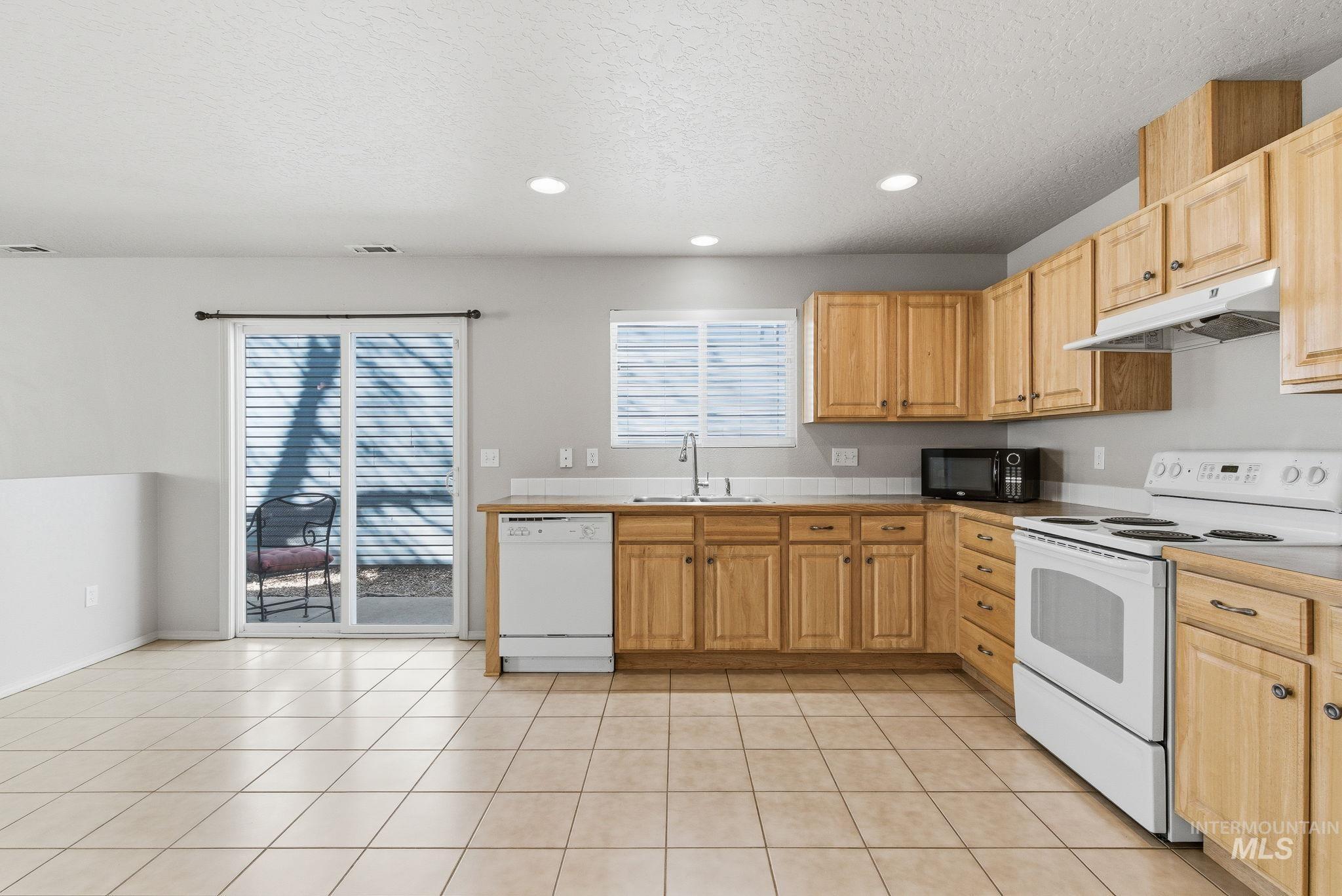 6613 S Covewood Way, Boise, Idaho 83709, 3 Bedrooms, 2.5 Bathrooms, Residential For Sale, Price $435,000, 98978809