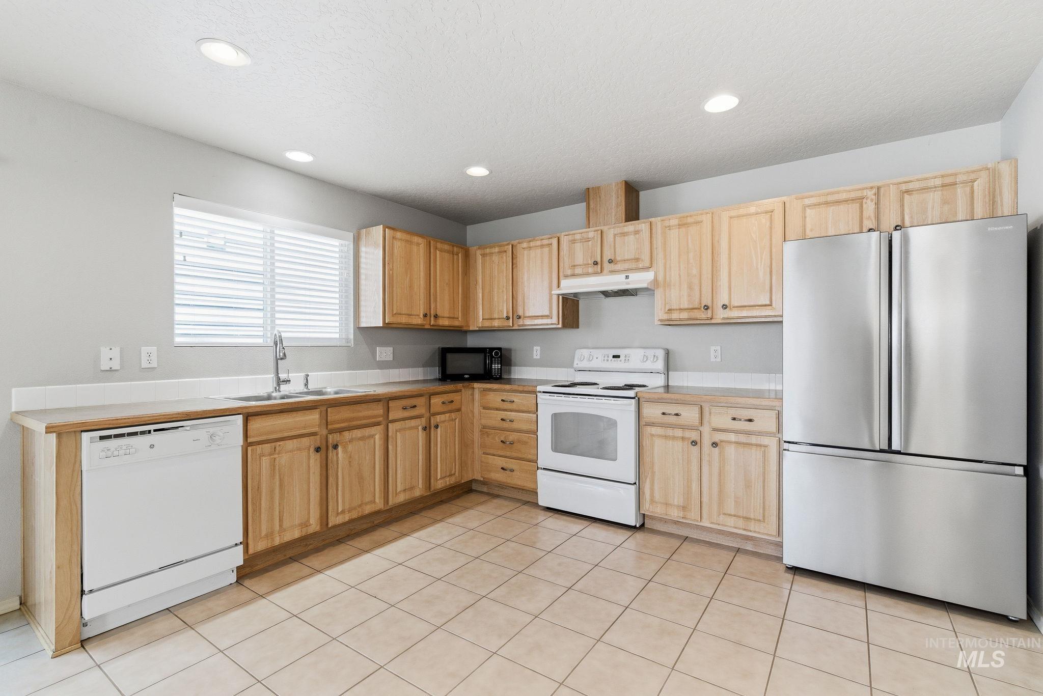 6613 S Covewood Way, Boise, Idaho 83709, 3 Bedrooms, 2.5 Bathrooms, Residential For Sale, Price $435,000, 98978809