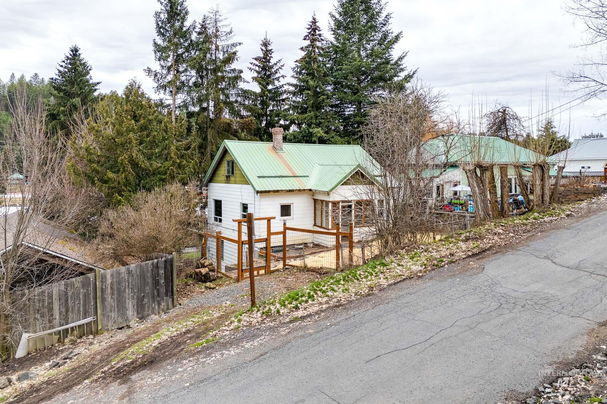 415 S Pine St, Troy, Idaho 83871-0000, 5 Bedrooms, 2 Bathrooms, Residential For Sale, Price $245,000, 98978819