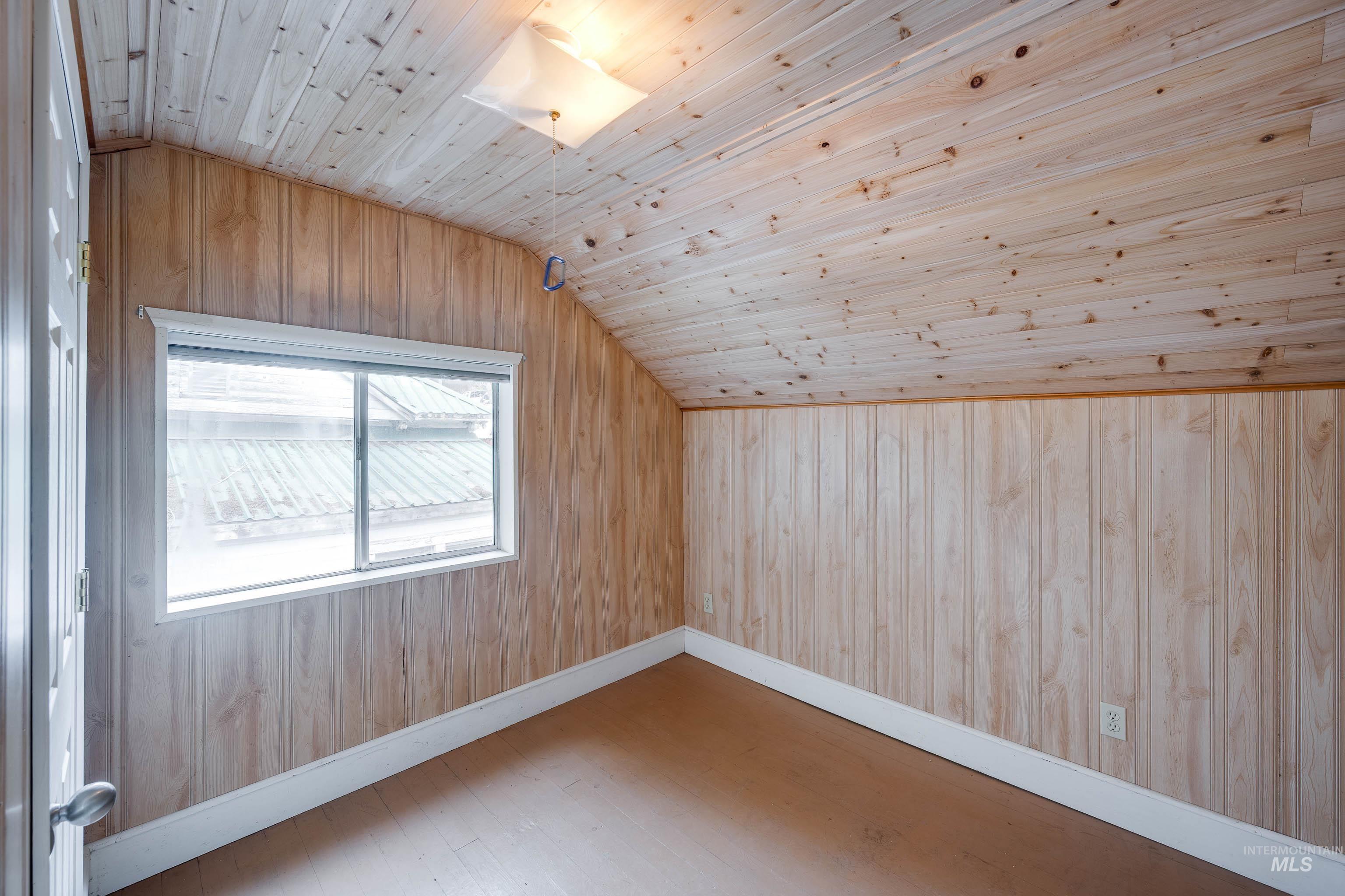 415 S Pine St, Troy, Idaho 83871-0000, 5 Bedrooms, 2 Bathrooms, Residential For Sale, Price $245,000, 98978819