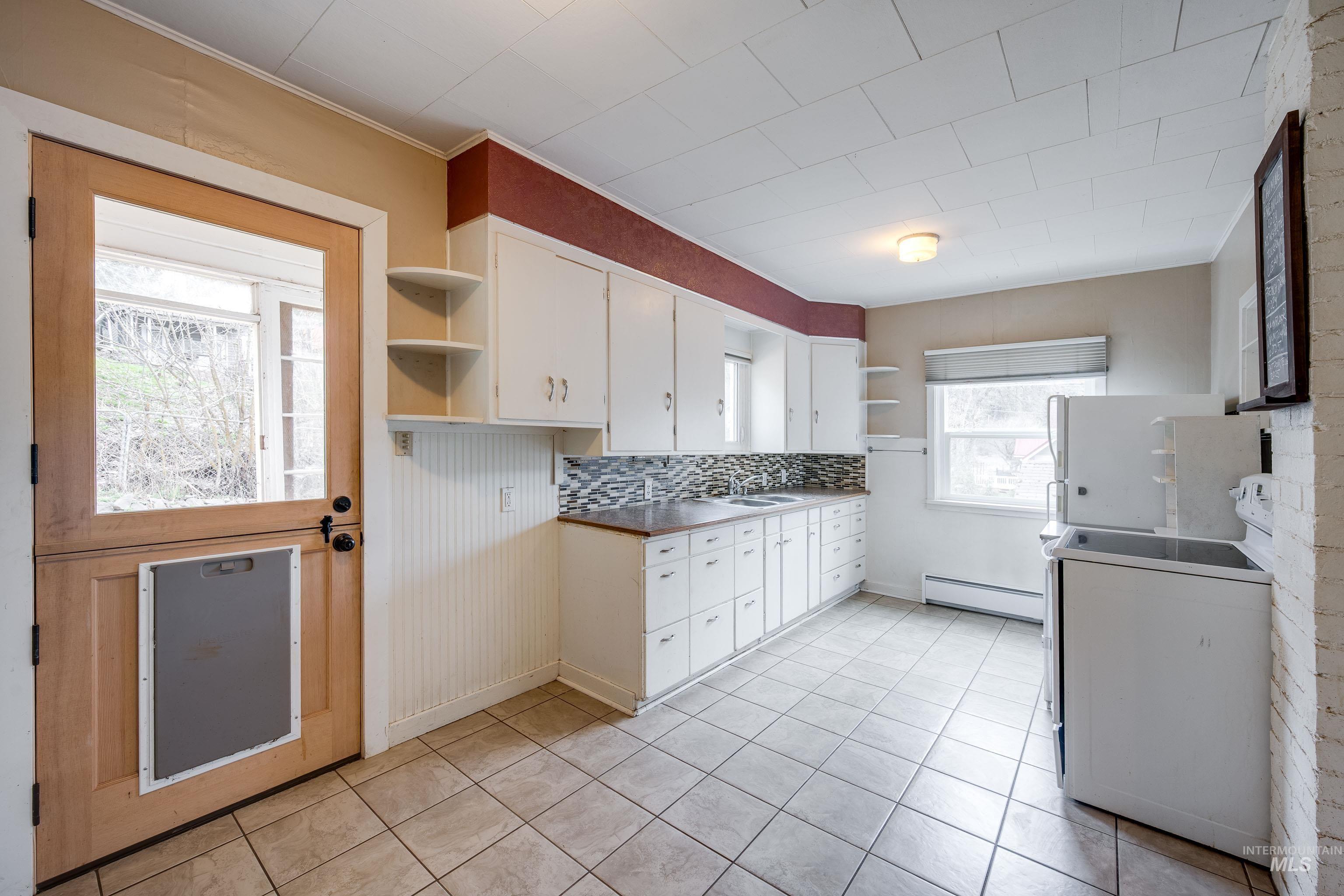 415 S Pine St, Troy, Idaho 83871-0000, 5 Bedrooms, 2 Bathrooms, Residential For Sale, Price $245,000, 98978819