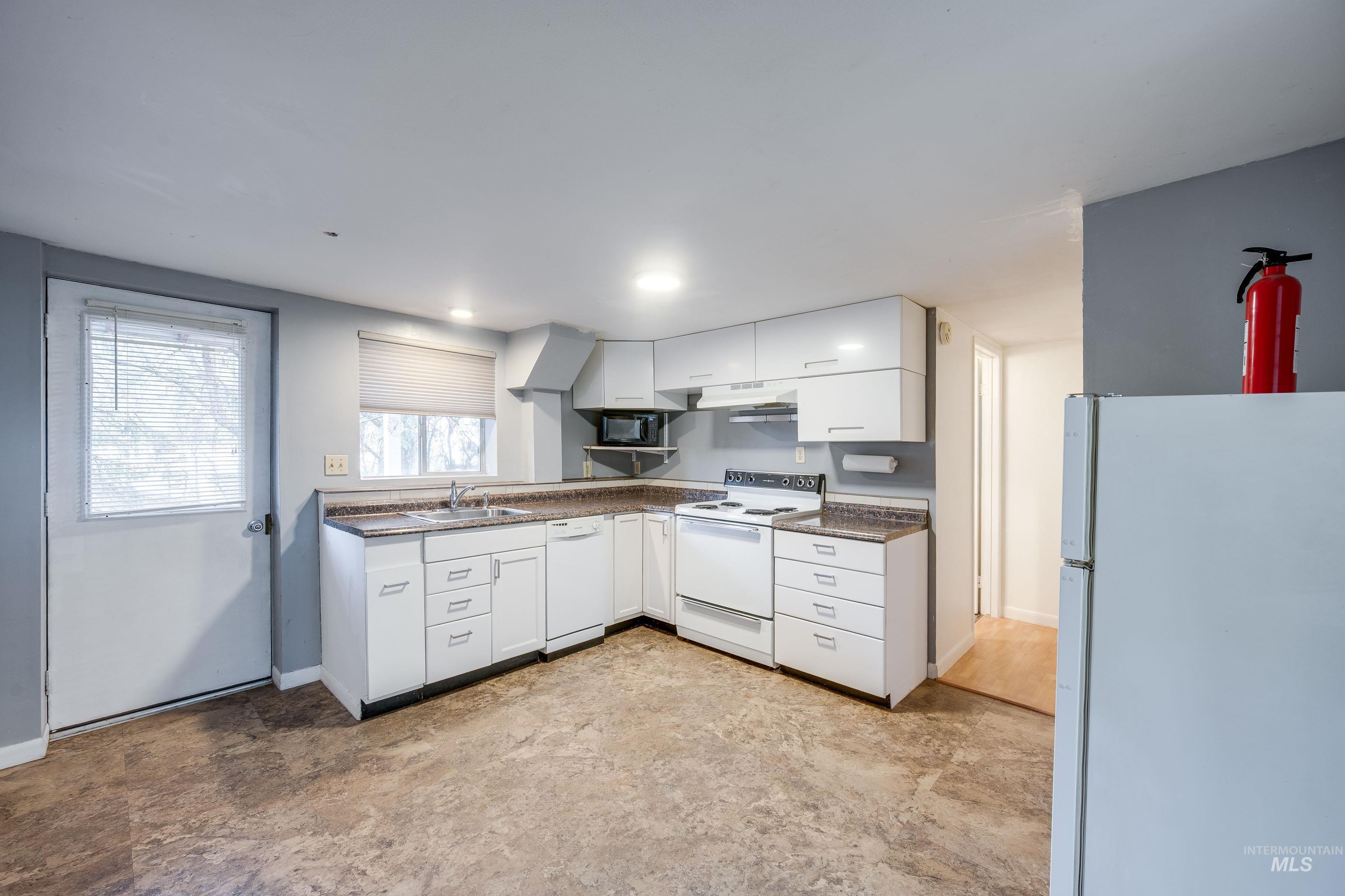 415 S Pine St, Troy, Idaho 83871-0000, 5 Bedrooms, 2 Bathrooms, Residential For Sale, Price $245,000, 98978819