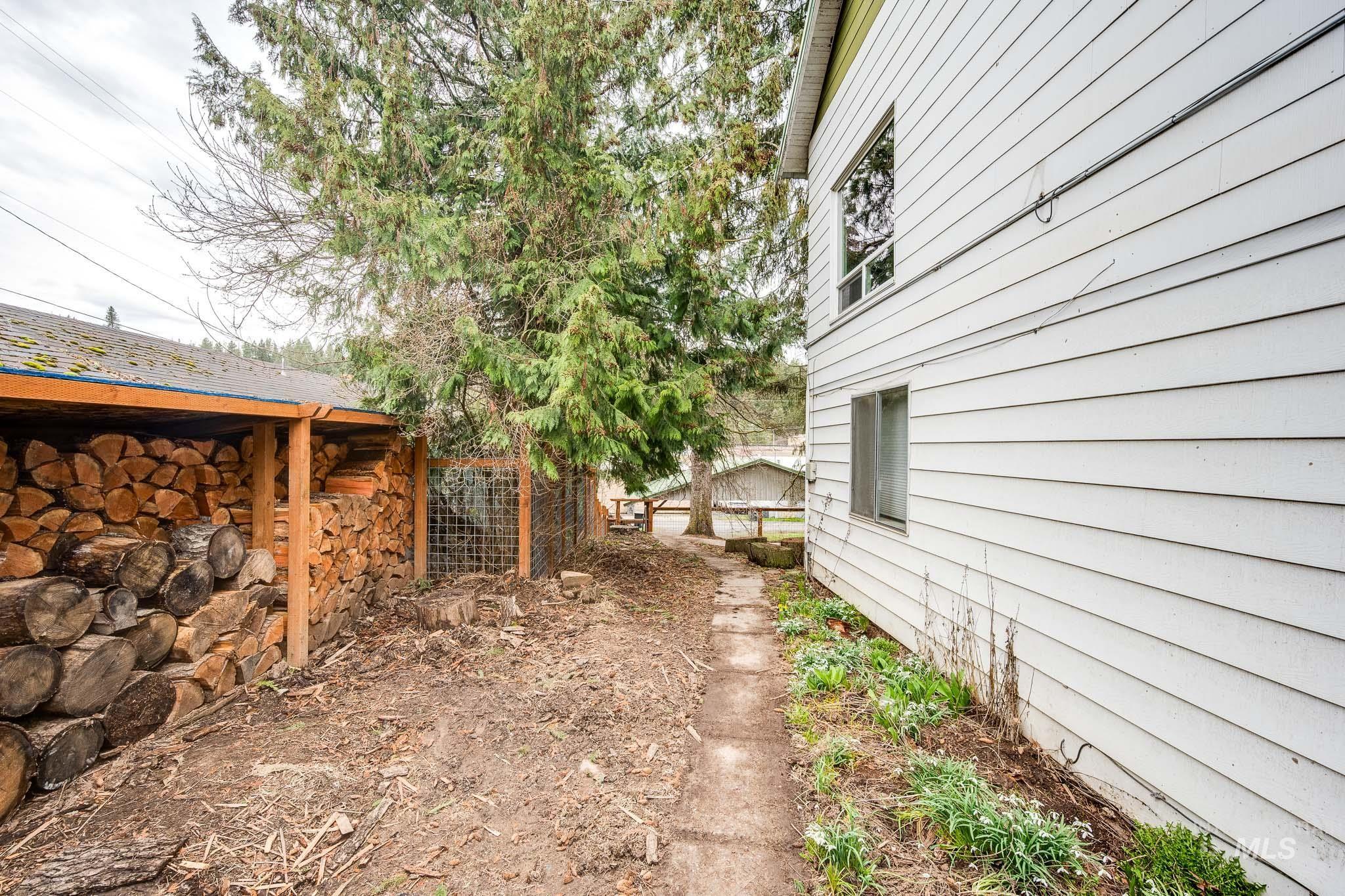 415 S Pine St, Troy, Idaho 83871-0000, 5 Bedrooms, 2 Bathrooms, Residential For Sale, Price $245,000, 98978819