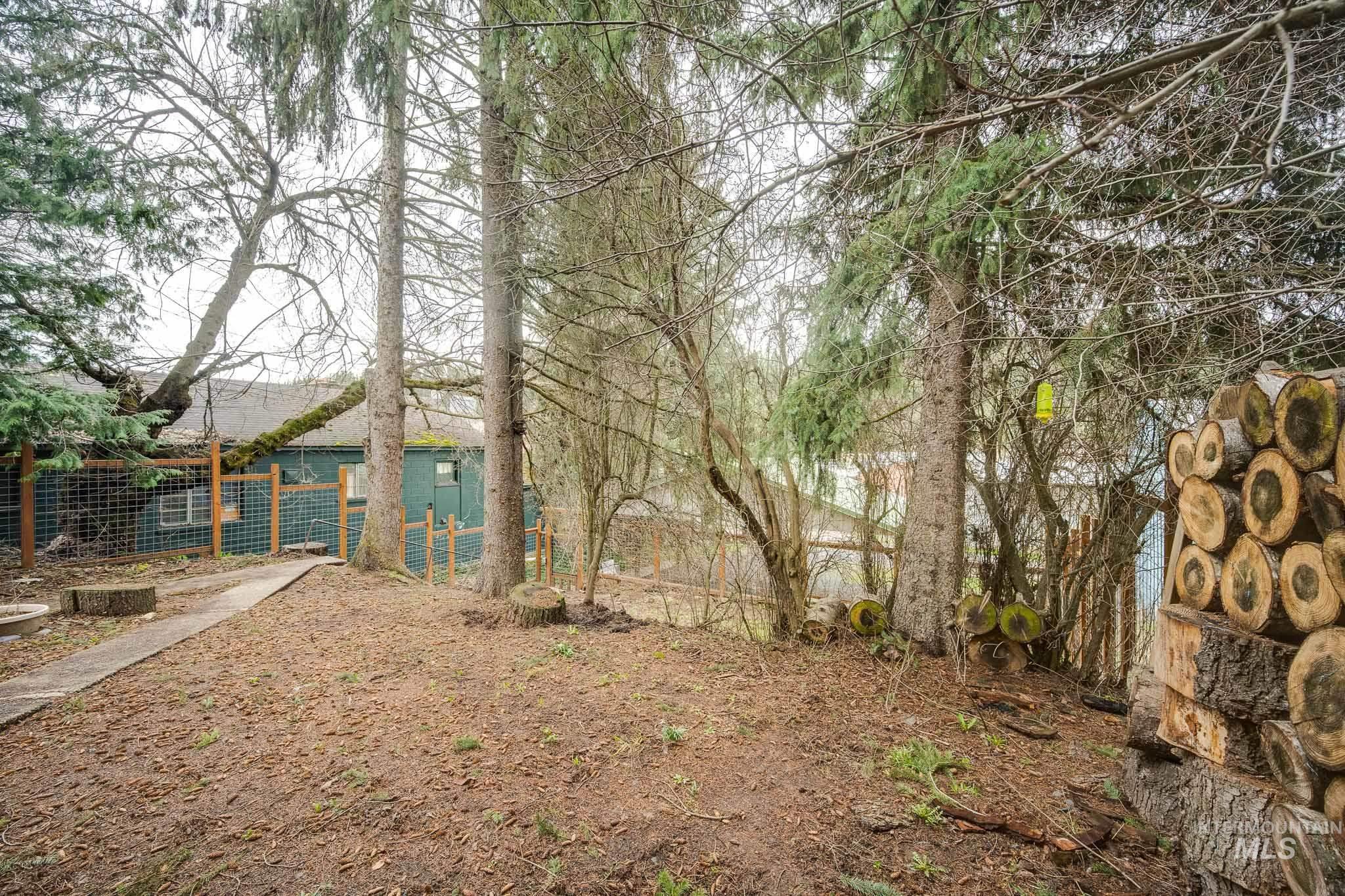 415 S Pine St, Troy, Idaho 83871-0000, 5 Bedrooms, 2 Bathrooms, Residential For Sale, Price $245,000, 98978819