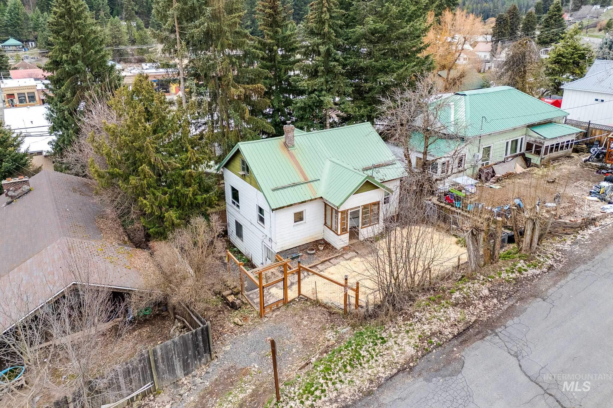 415 S Pine St, Troy, Idaho 83871-0000, 5 Bedrooms, 2 Bathrooms, Residential For Sale, Price $245,000, 98978819