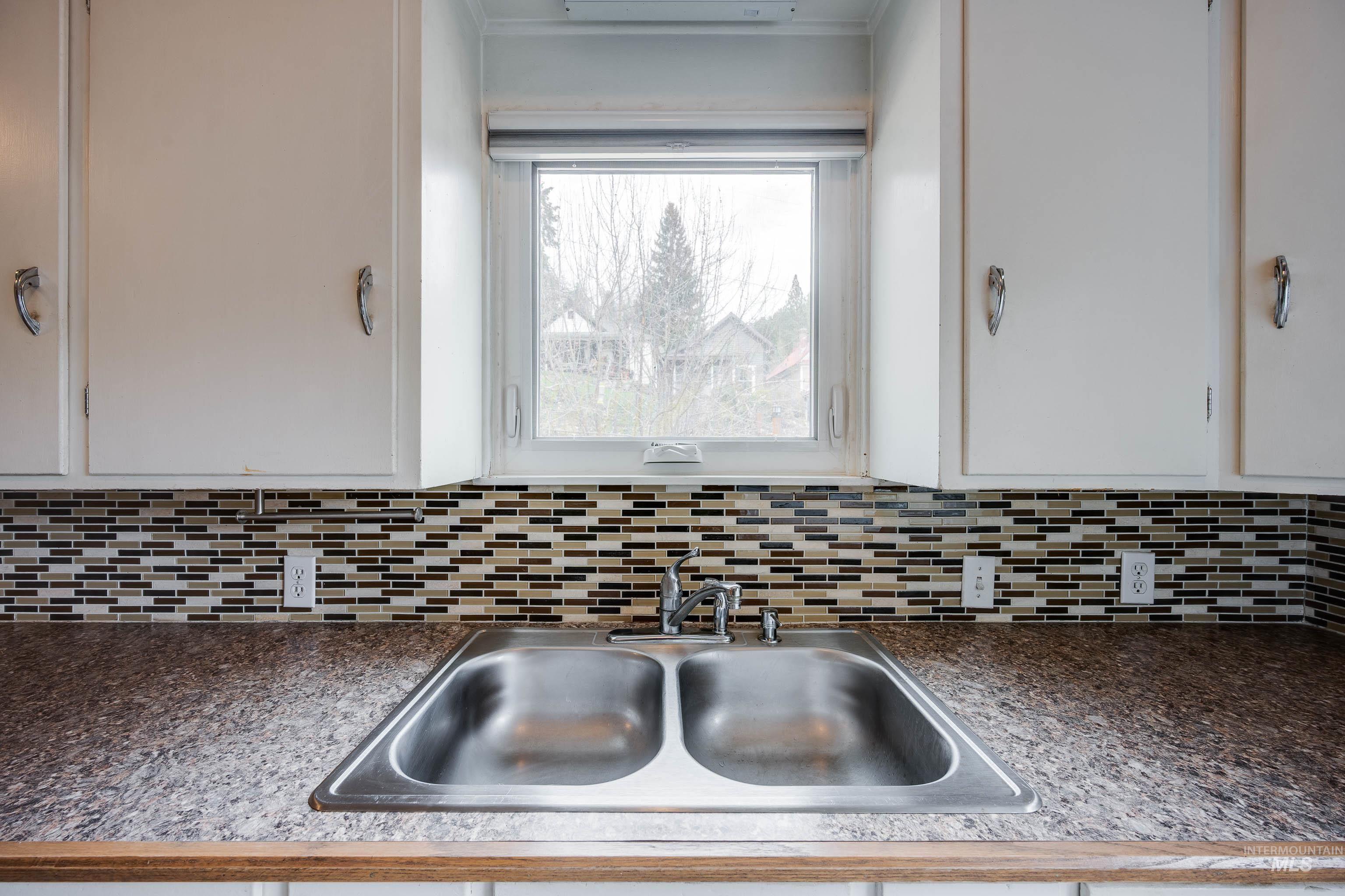 415 S Pine St, Troy, Idaho 83871-0000, 5 Bedrooms, 2 Bathrooms, Residential For Sale, Price $245,000, 98978819