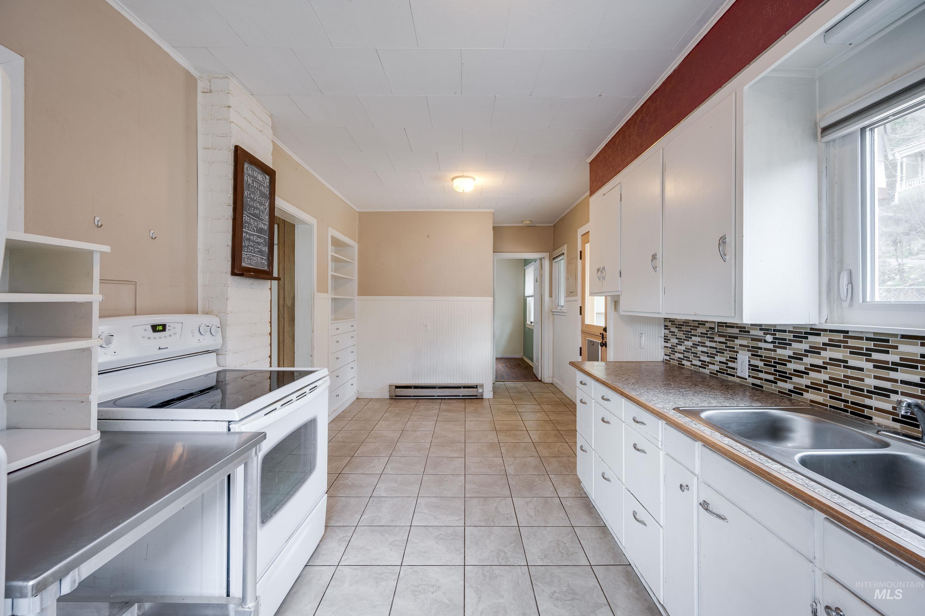 415 S Pine St, Troy, Idaho 83871-0000, 5 Bedrooms, 2 Bathrooms, Residential For Sale, Price $245,000, 98978819