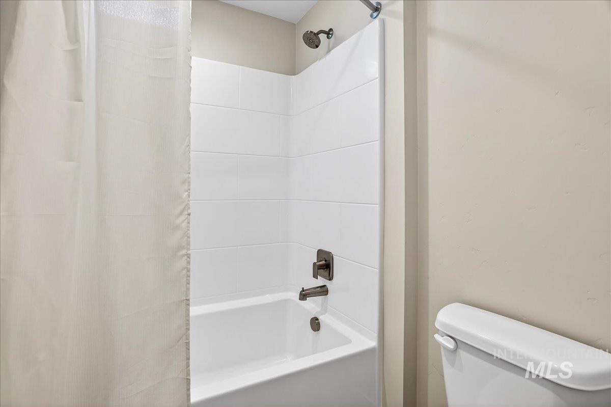 18125 Cinder Brook Ave, Nampa, Idaho 83687, 3 Bedrooms, 2.5 Bathrooms, Residential For Sale, Price $474,600,MLS 98978820