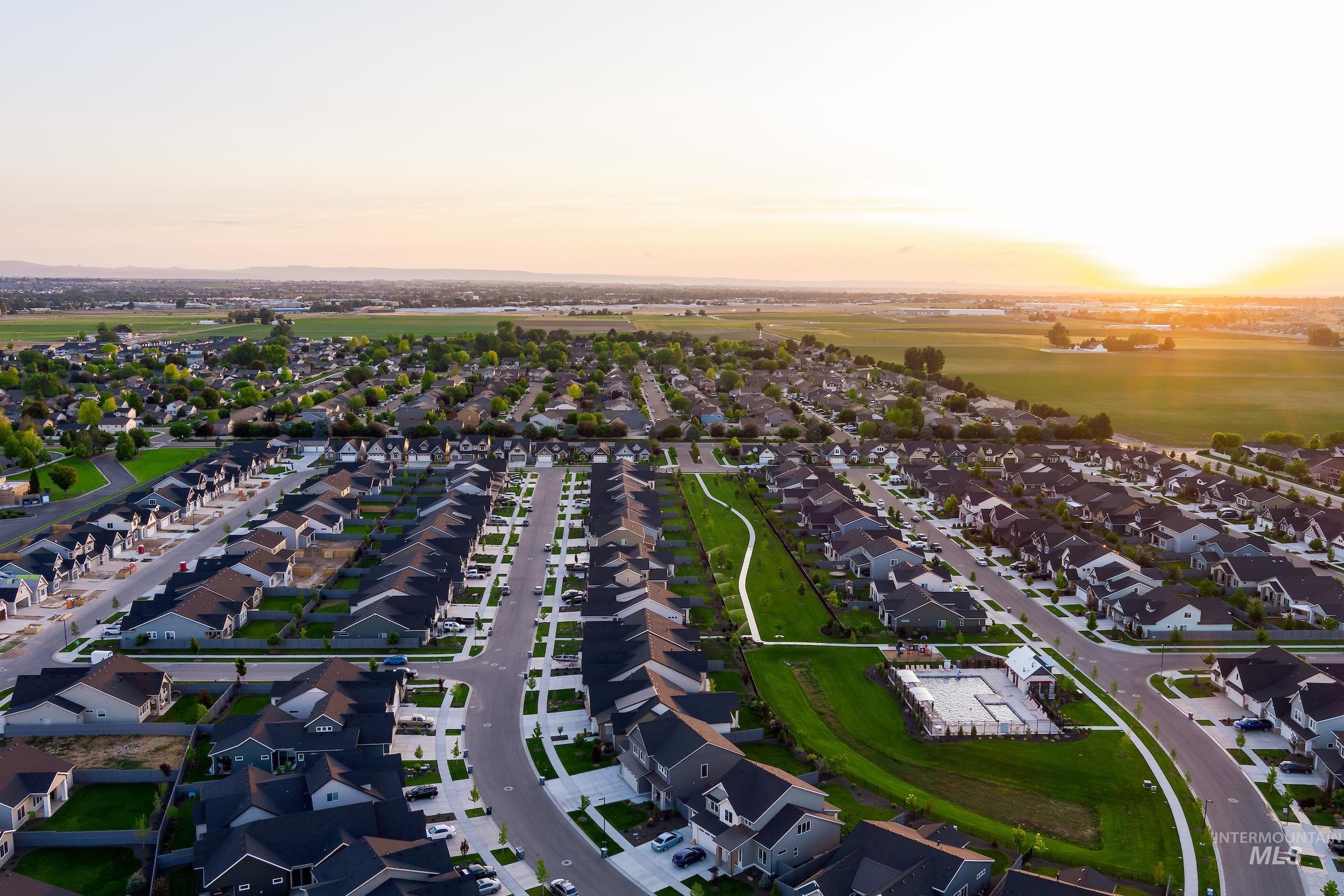 18125 Cinder Brook Ave, Nampa, Idaho 83687, 3 Bedrooms, 2.5 Bathrooms, Residential For Sale, Price $474,600,MLS 98978820