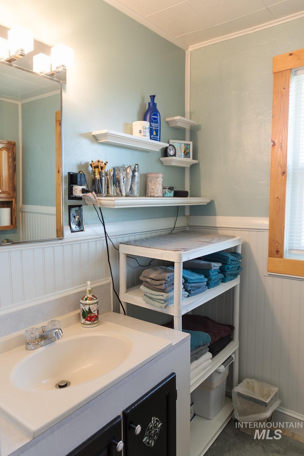 211 NE 3rd AVE, Ontario, Oregon 97914, 3 Bedrooms, 2 Bathrooms, Residential For Sale, Price $194,900, 98978821